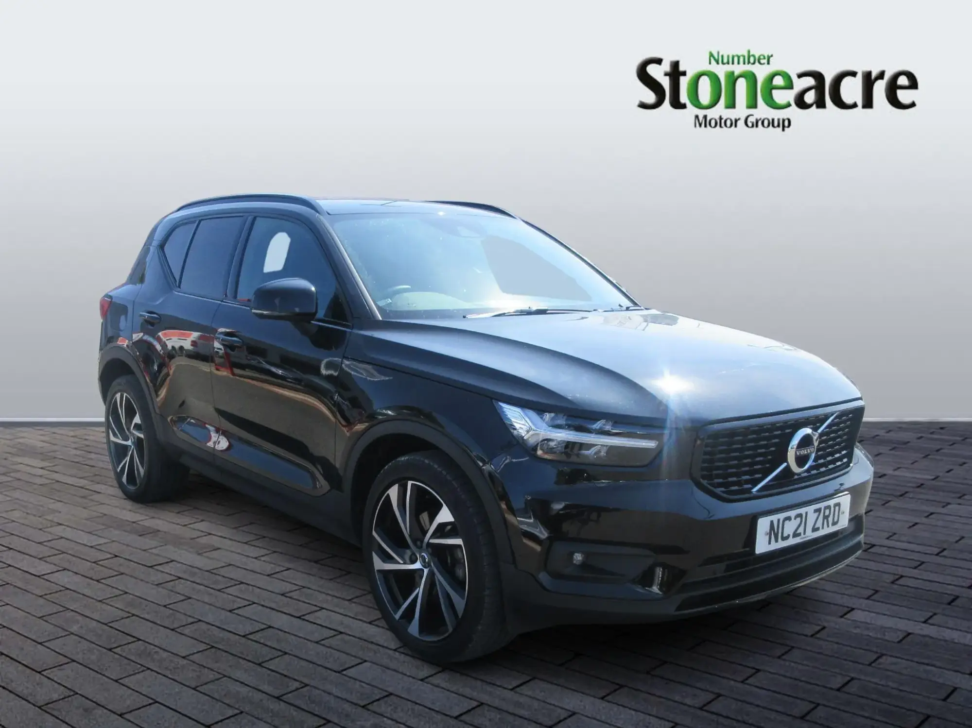 Volvo XC40 2.0 B4P R DESIGN Pro 5dr Auto NC21ZRD Image 1