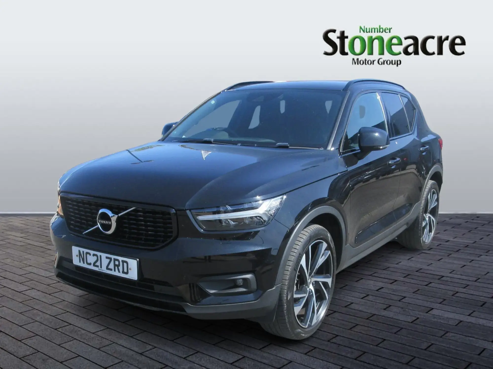 Volvo XC40 2.0 B4P R DESIGN Pro 5dr Auto NC21ZRD Image 3