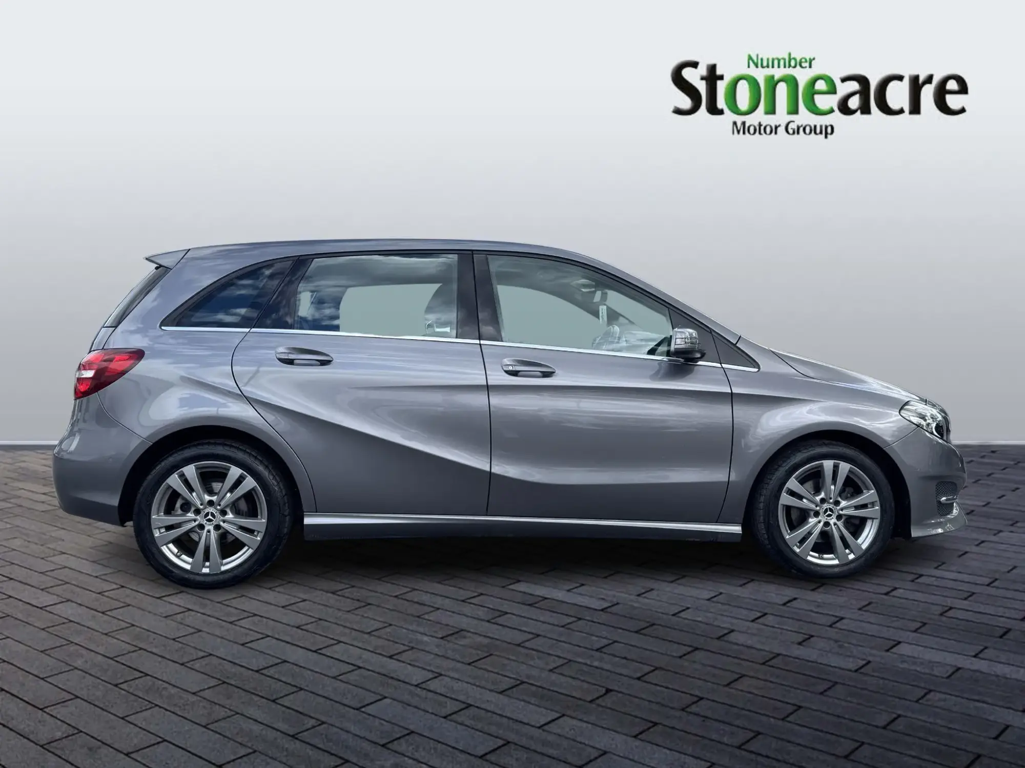 Mercedes-Benz B-Class 1.6 B180 Exclusive Edition (Plus) Euro 6 (s/s) 5dr KX68BCT Image 2