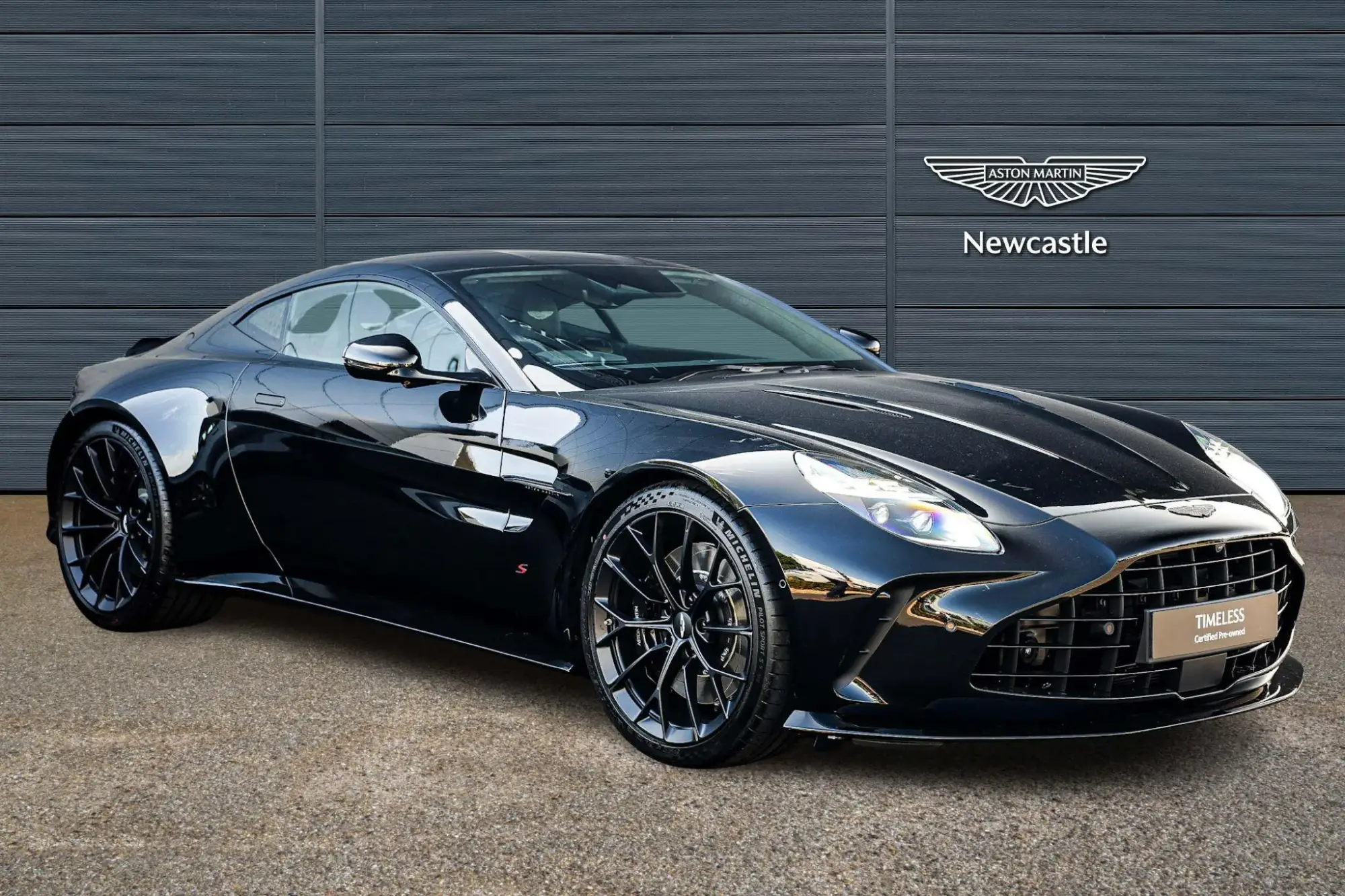 Aston Martin Vantage Image 1