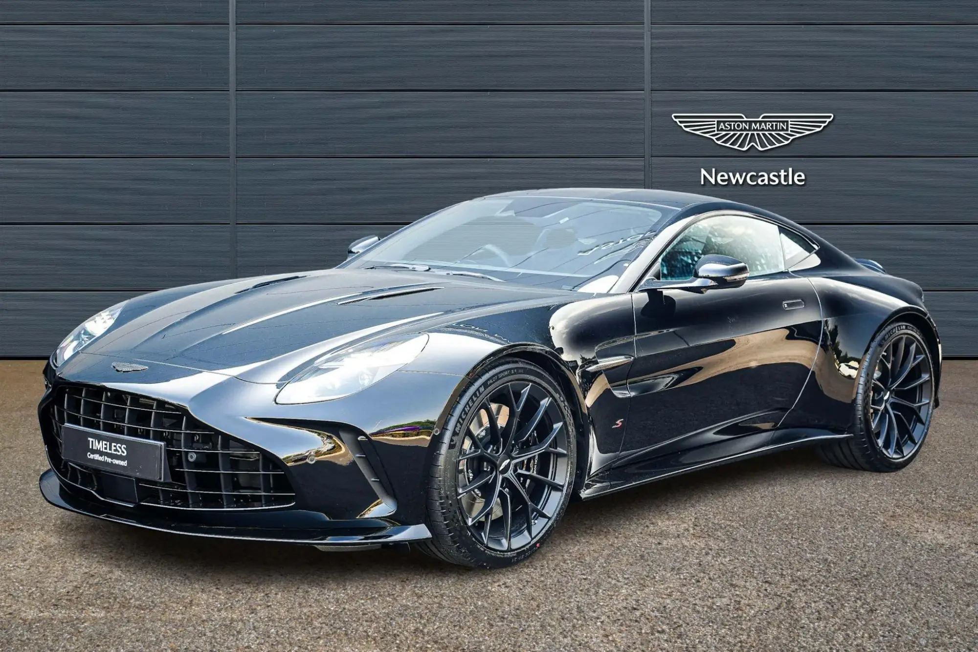 Aston Martin Vantage Image 3
