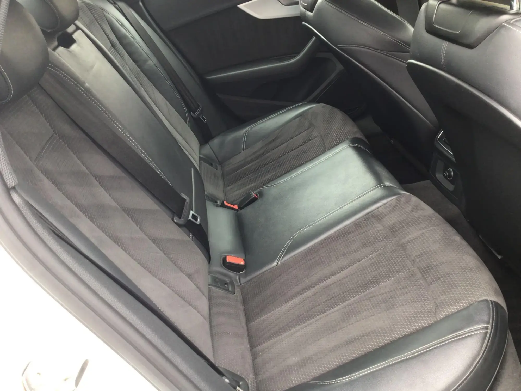Audi A4 Saloon Image 10 Audi A4 Saloon Image 10