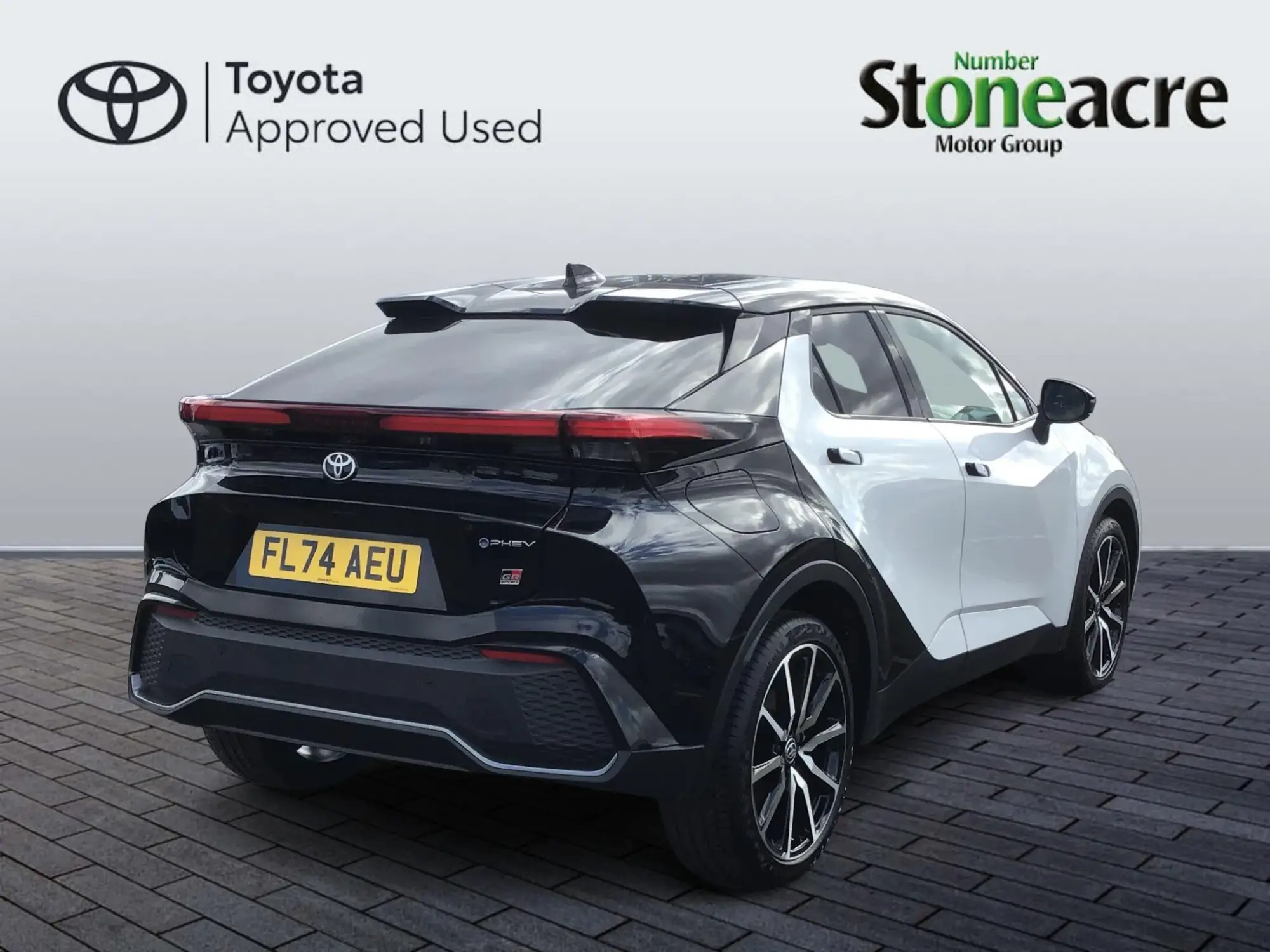 Toyota C-HR Plug-in Hybrid 2.0 VVT-h 13.6 kWh GR SPORT CVT Euro 6 (s/s) 5dr FL74AEU Image 2