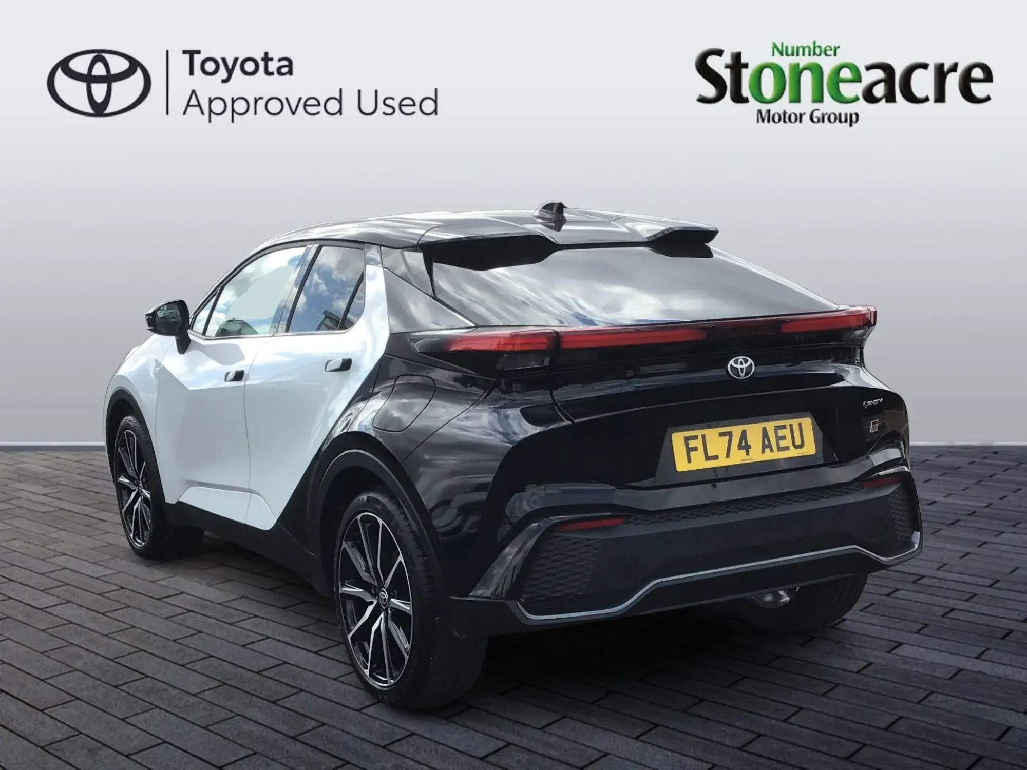 Toyota C-HR Plug-in Hybrid Image 4 Toyota C-HR Plug-in Hybrid Image 4