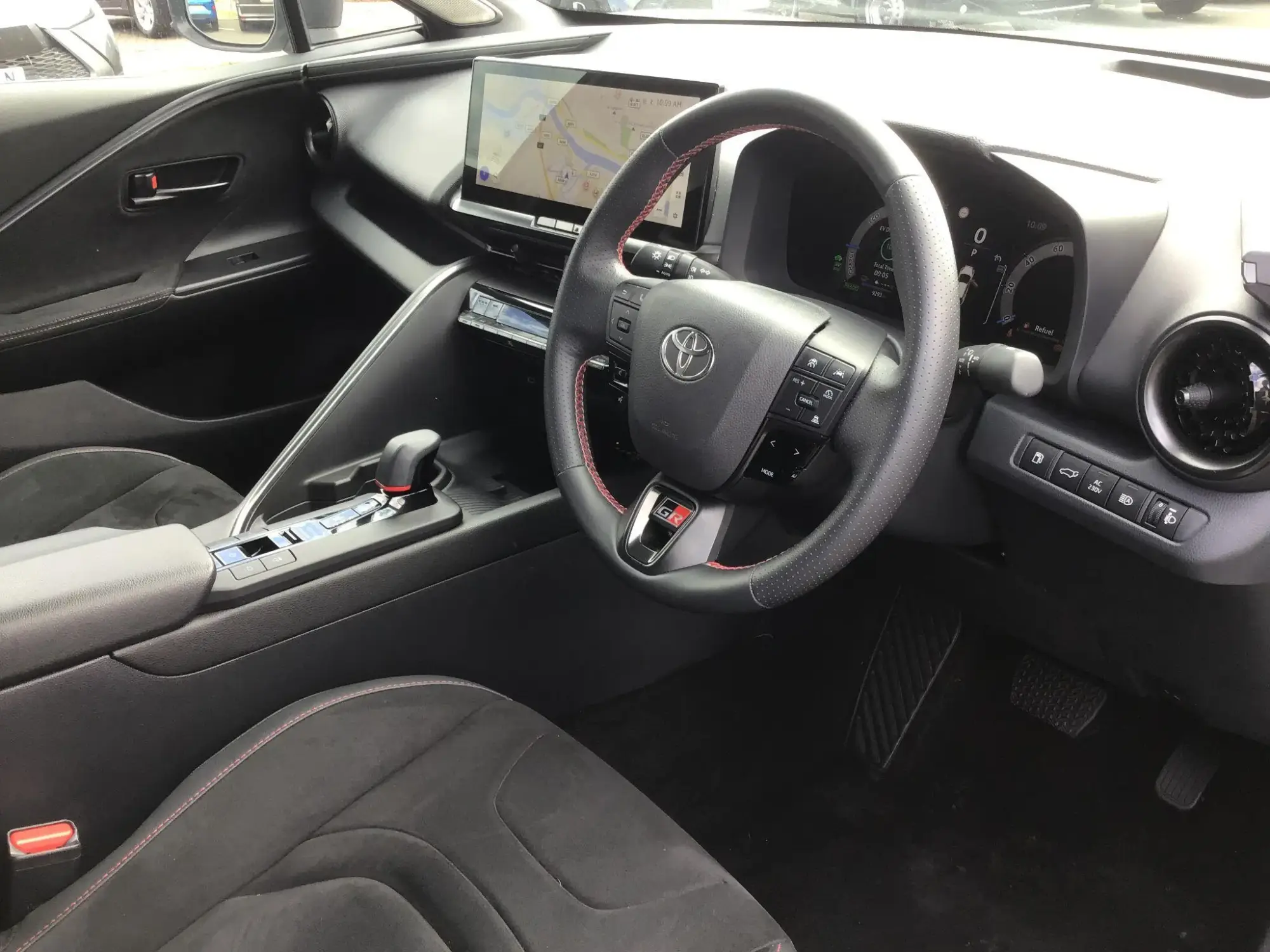 Toyota C-HR Plug-in Hybrid Image 7 Toyota C-HR Plug-in Hybrid Image 7