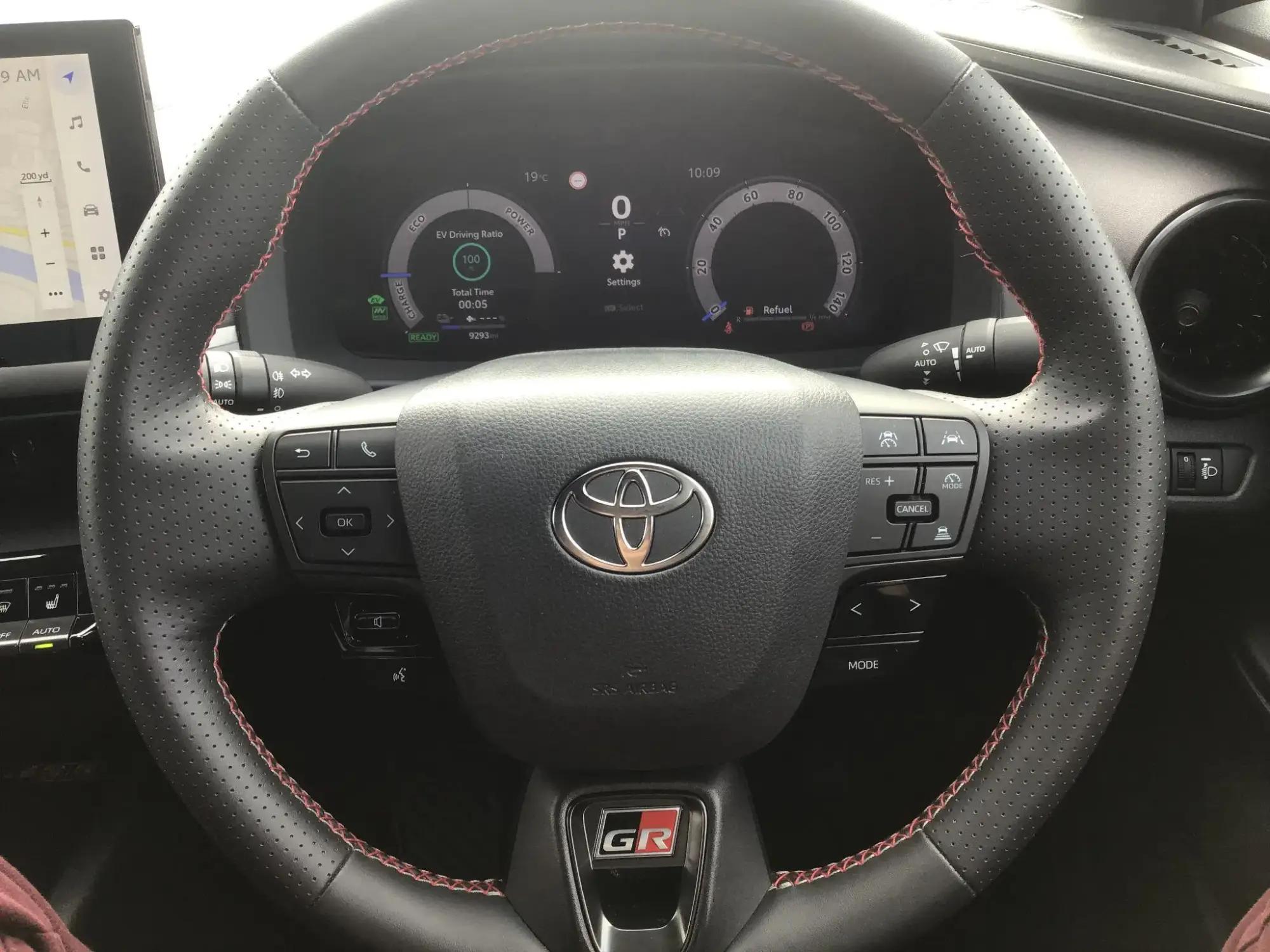 Toyota C-HR Plug-in Hybrid Image 10 Toyota C-HR Plug-in Hybrid Image 10