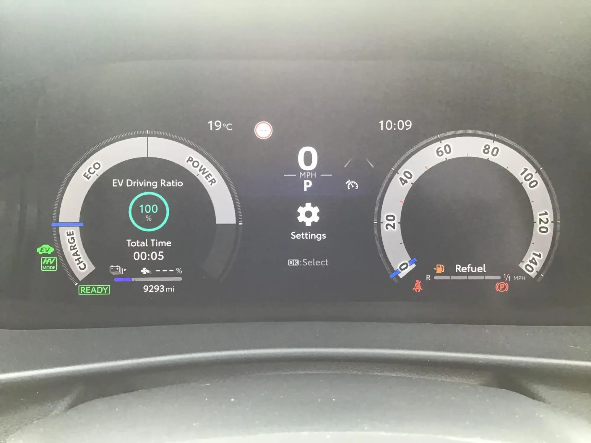 Toyota C-HR Plug-in Hybrid Image 11 Toyota C-HR Plug-in Hybrid Image 11
