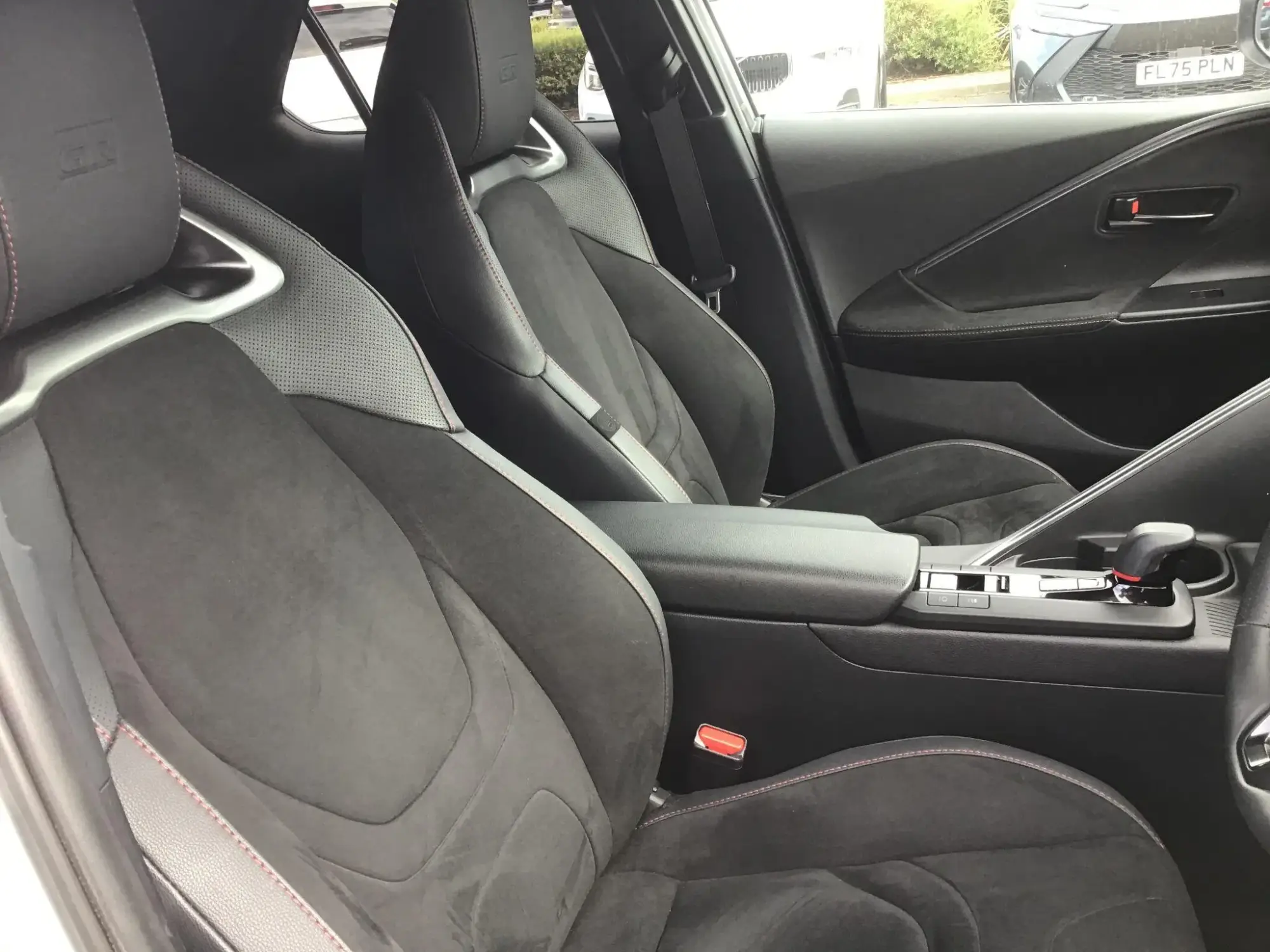 Toyota C-HR Plug-in Hybrid Image 12 Toyota C-HR Plug-in Hybrid Image 12