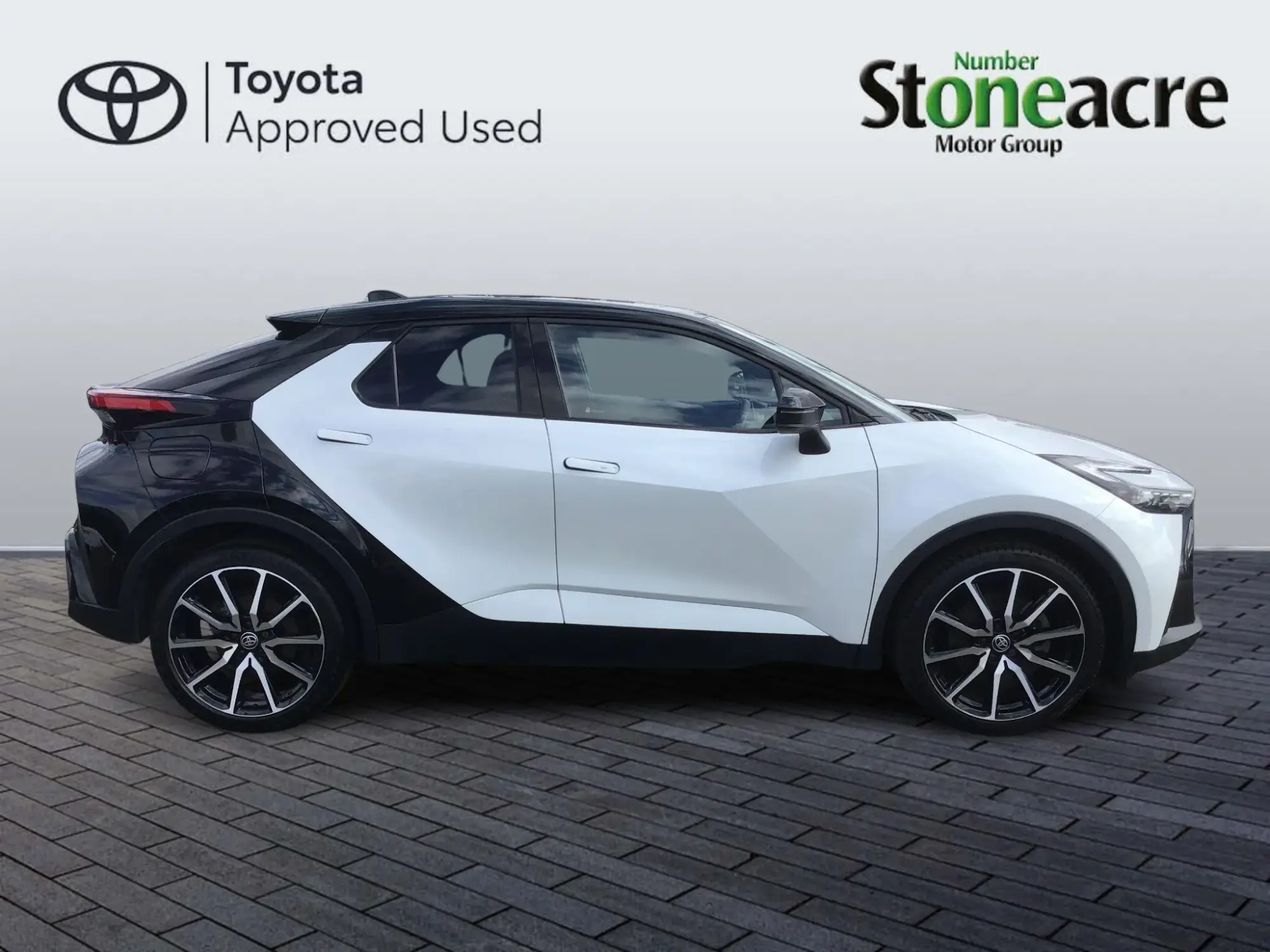 Toyota C-HR Plug-in Hybrid Image 18 Toyota C-HR Plug-in Hybrid Image 18