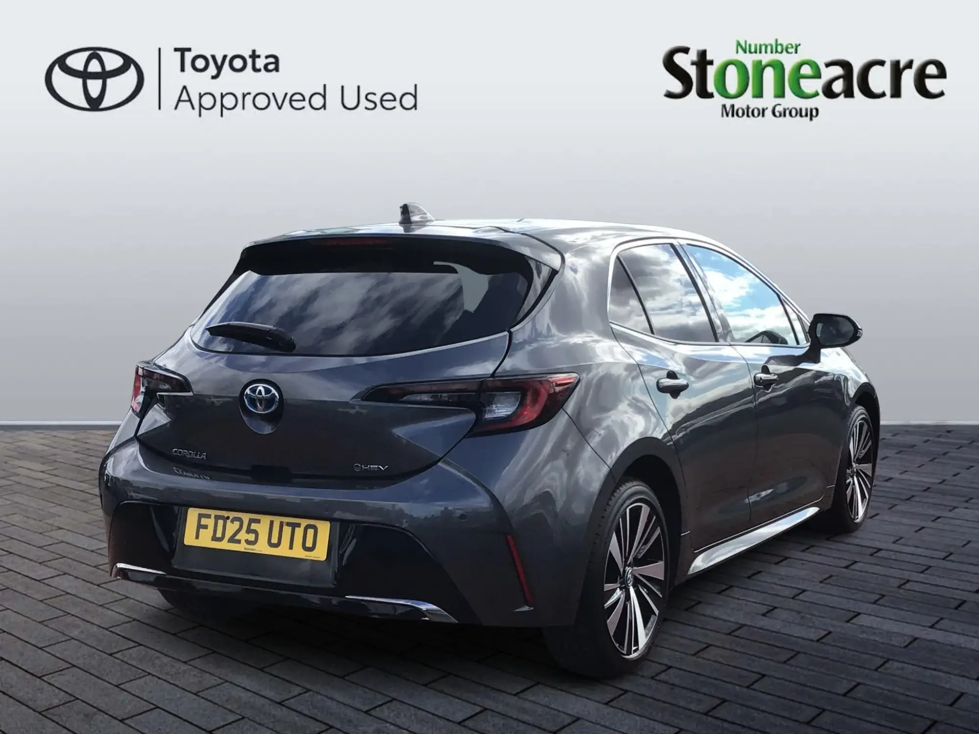 Toyota Corolla Hatchback Image 2