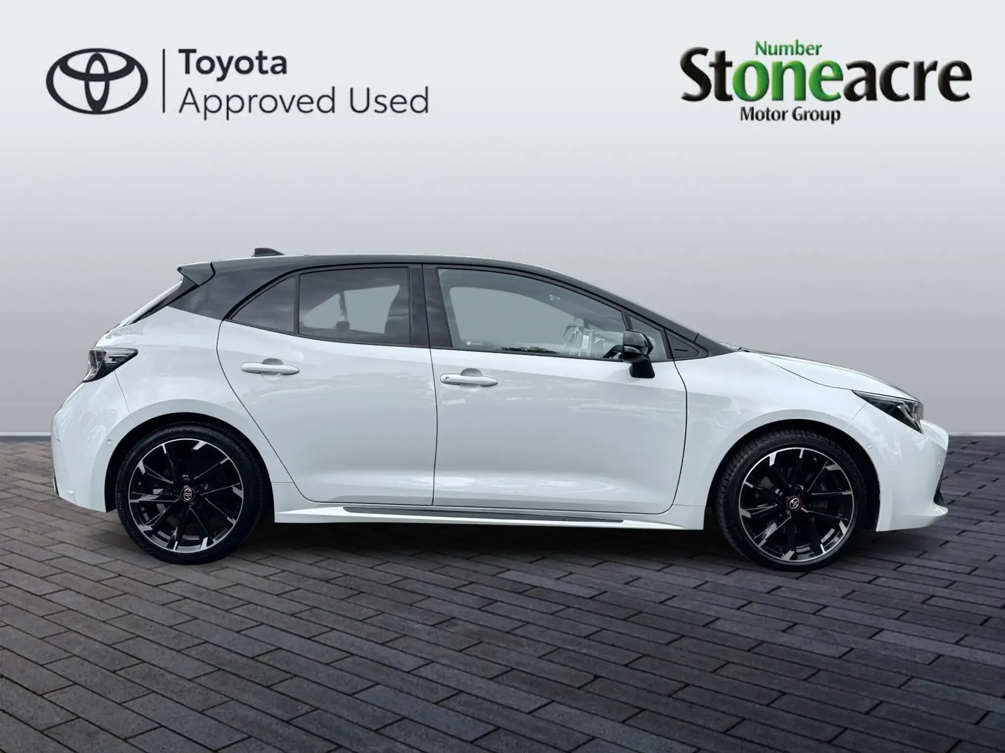 Toyota Corolla Hatchback Image 2