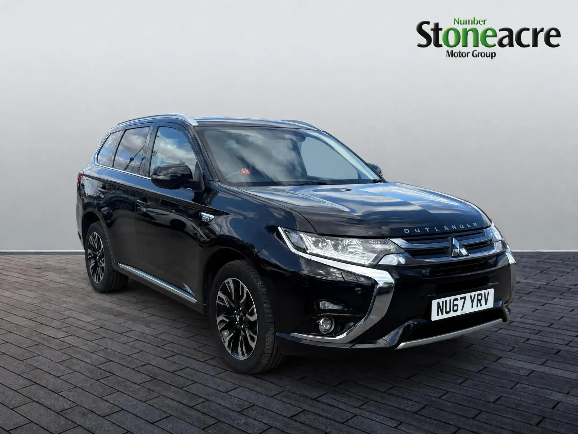 Mitsubishi Outlander 2.0h 12kWh 5hs CVT 4WD Euro 6 (s/s) 5dr NU67YRV Image 1