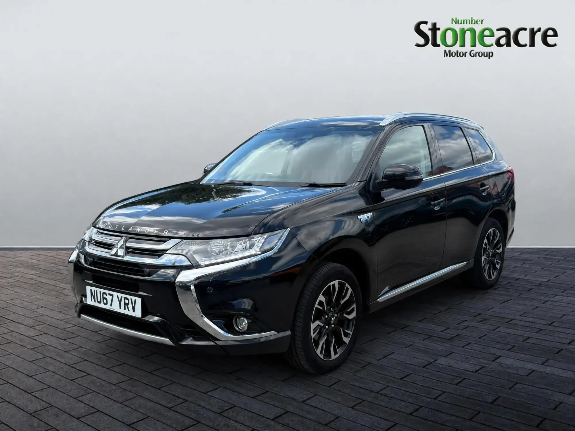 Mitsubishi Outlander 2.0h 12kWh 5hs CVT 4WD Euro 6 (s/s) 5dr NU67YRV Image 2