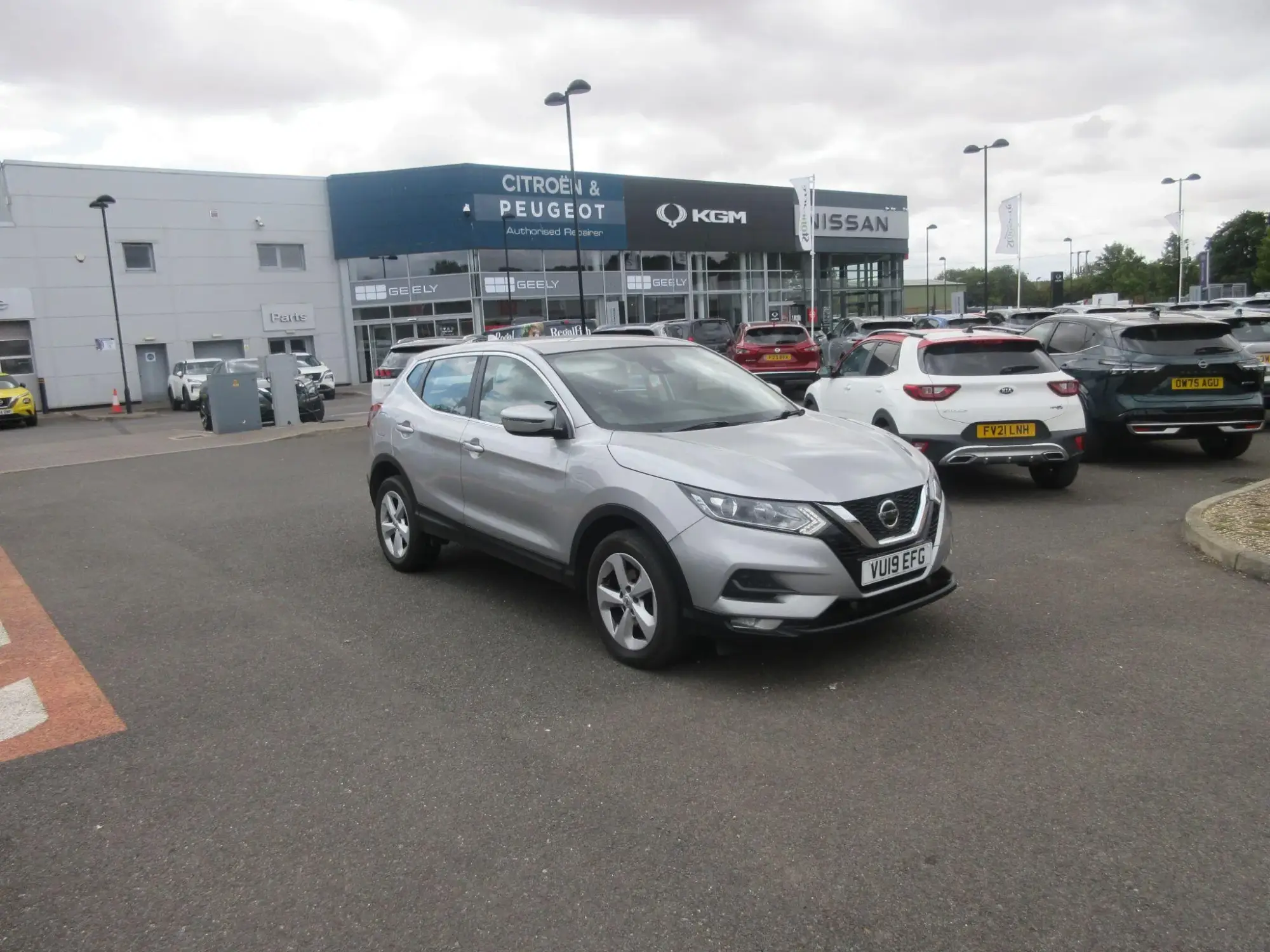 Nissan Qashqai 1.3 DiG-T Acenta Premium 5dr VU19EFG Image 1