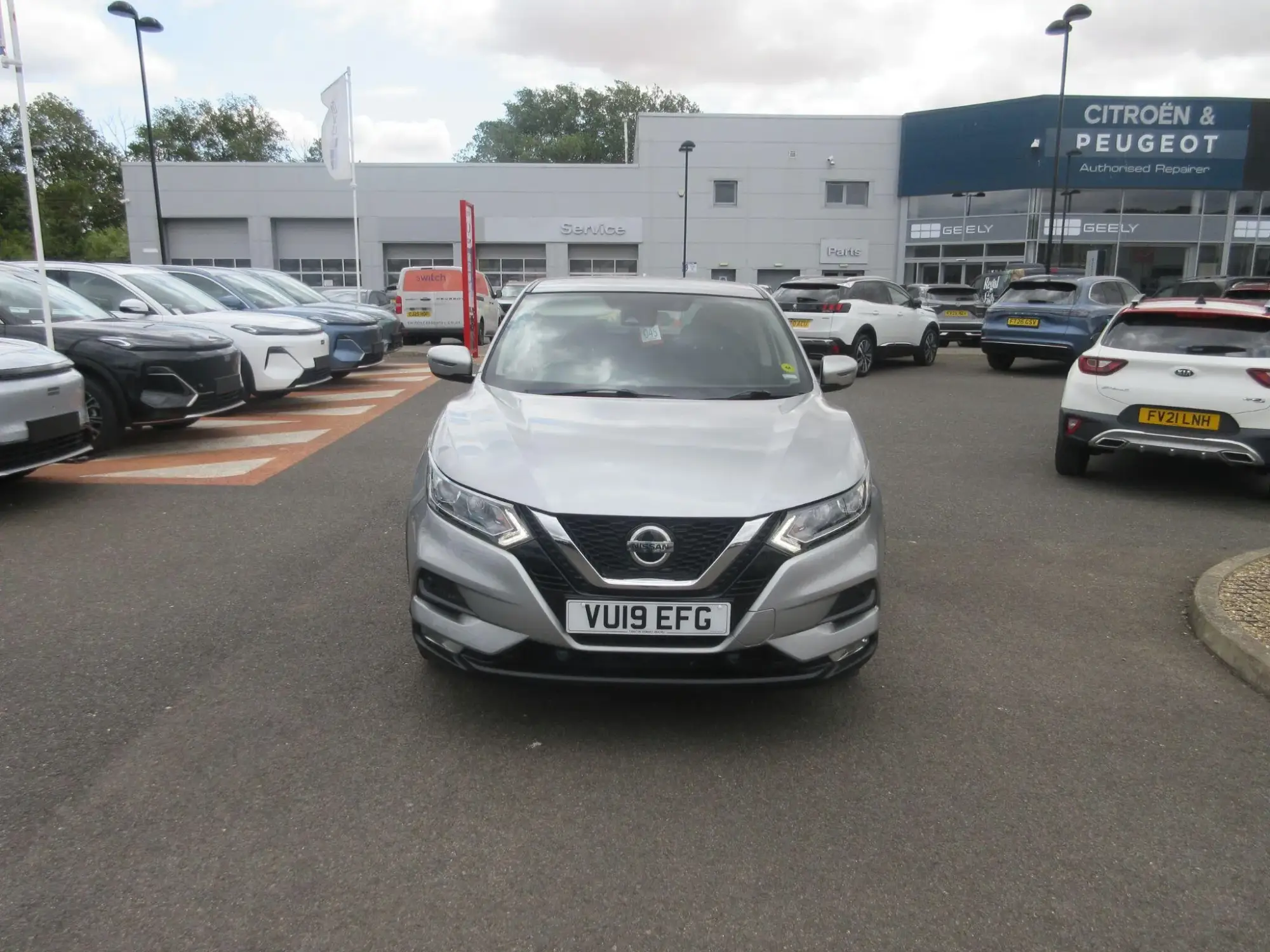 Nissan Qashqai 1.3 DiG-T Acenta Premium 5dr VU19EFG Image 2