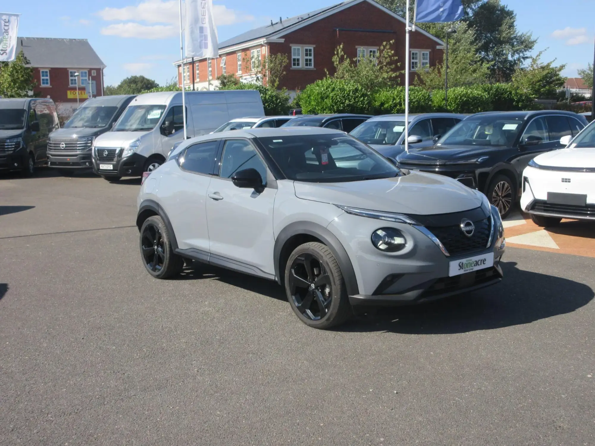 Nissan Juke Hybrid 1.6 Tekna Auto Euro 6 5dr OV75FVC Image 1