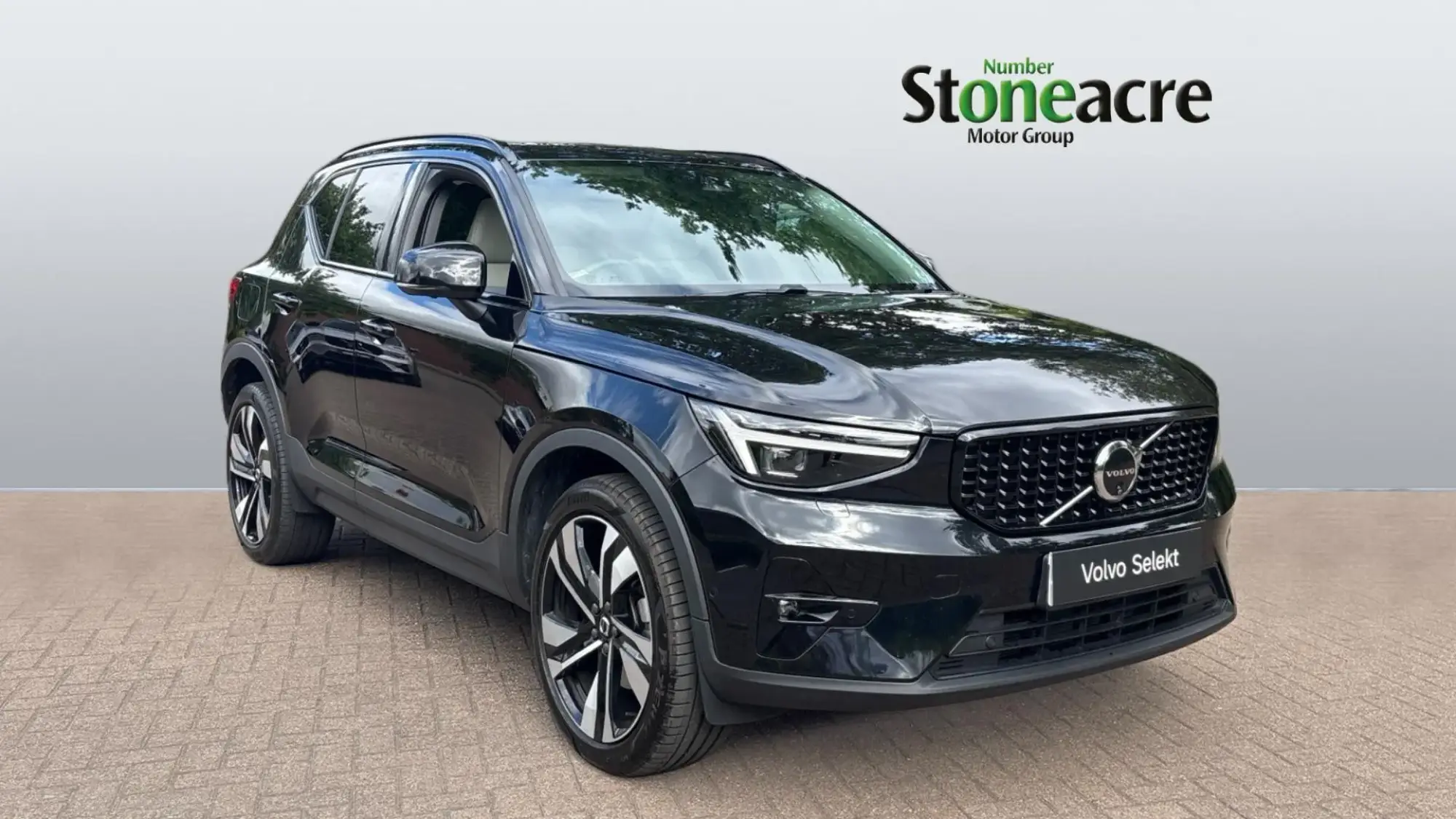 Volvo XC40 2.0 B4P Ultimate Dark 5dr Auto NV23XRG Image 1