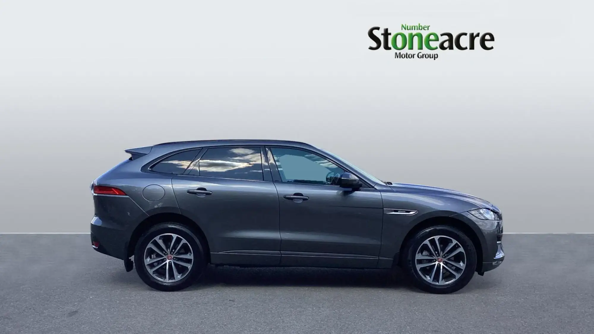 Jaguar F-Pace 2.0d R-Sport 5dr Auto AWD OV68LWT Image 3
