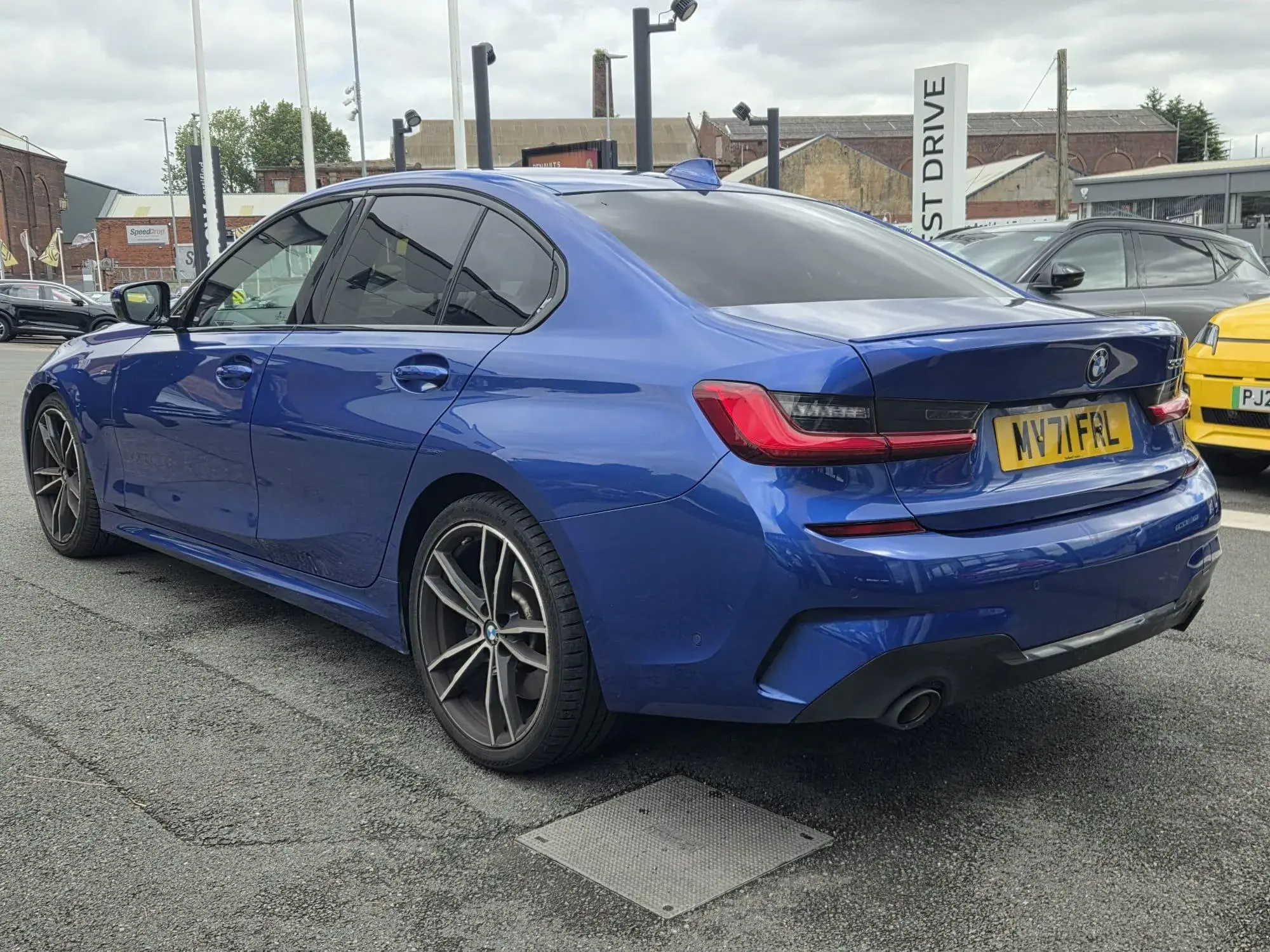 BMW 3 Series Image 4 BMW 3 Series Image 4