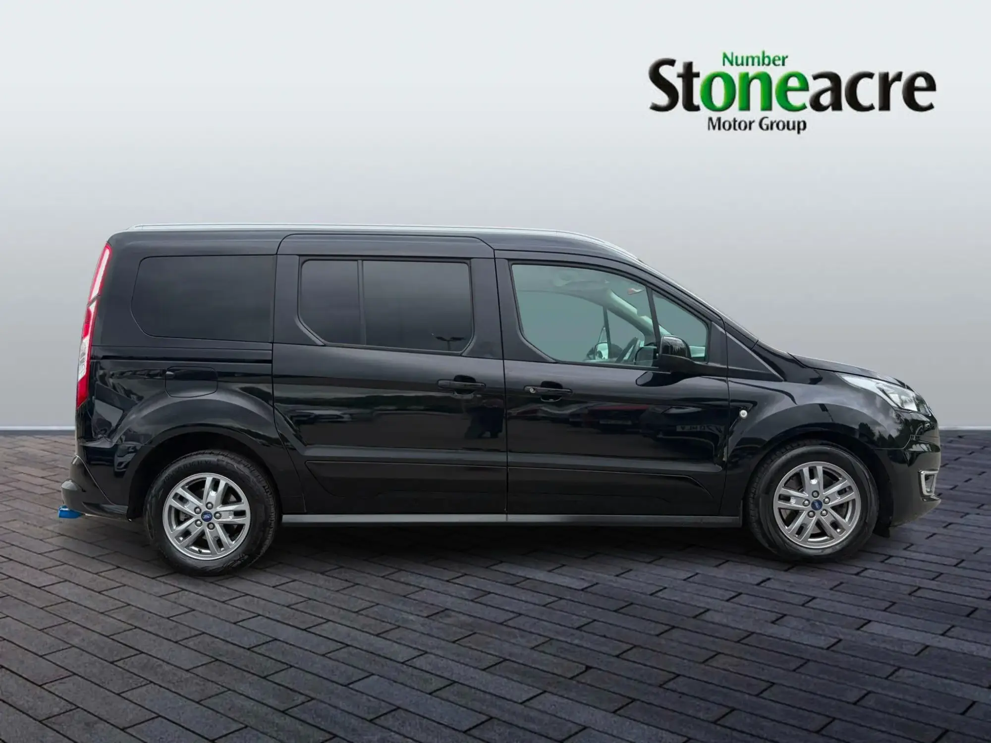 Ford Grand Tourneo Connect 1.5 EcoBlue 120 Titanium 5dr WGZ7749 Image 3