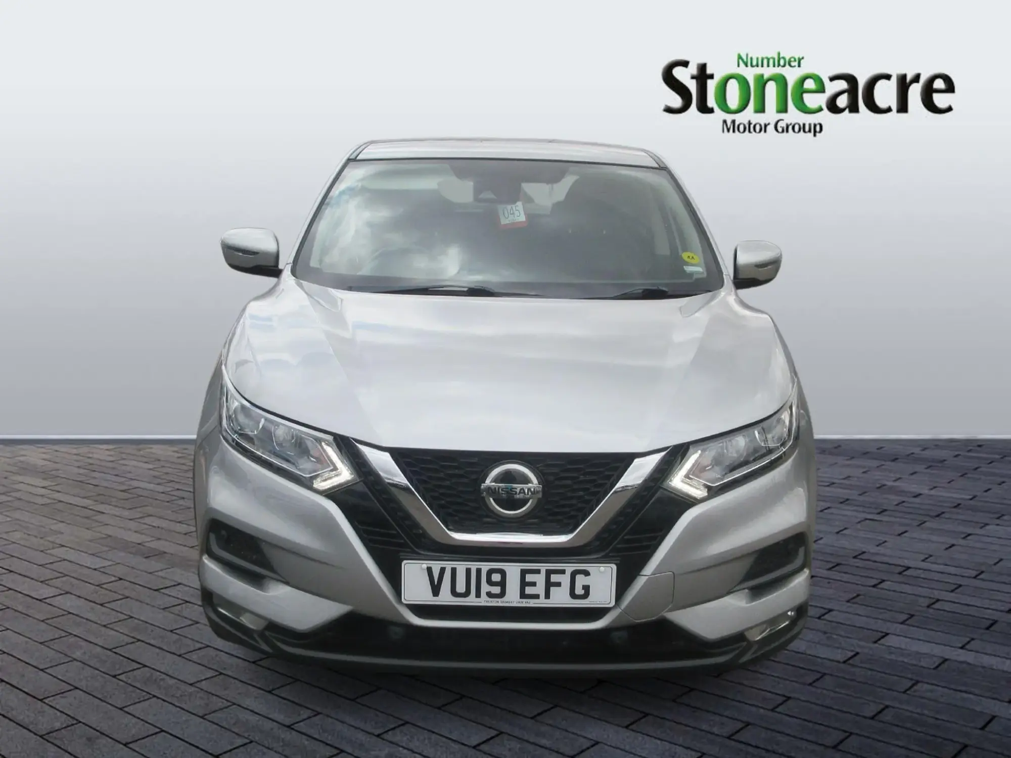 Nissan Qashqai 1.3 DiG-T Acenta Premium 5dr VU19EFG Image 2