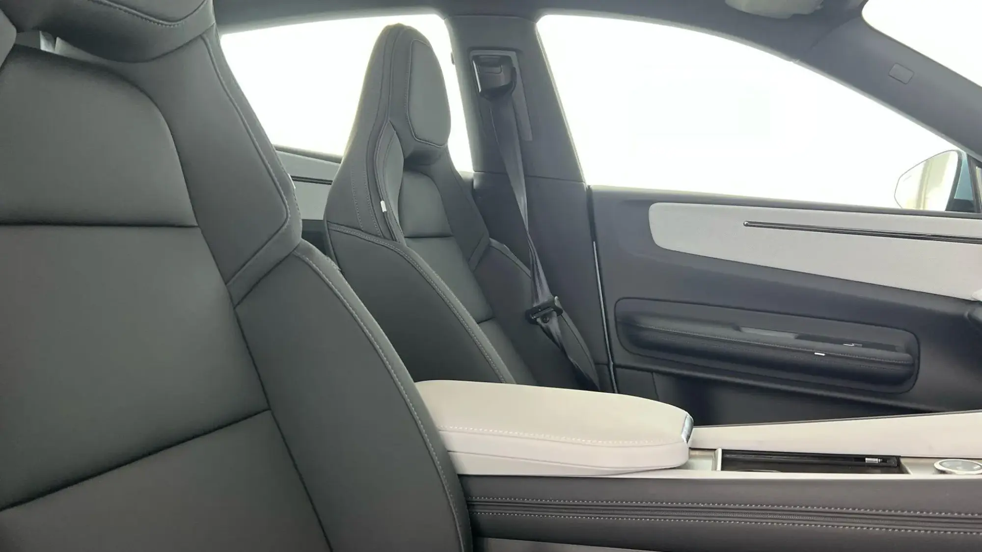 Polestar 4 SUV Image 18 Polestar 4 SUV Image 18
