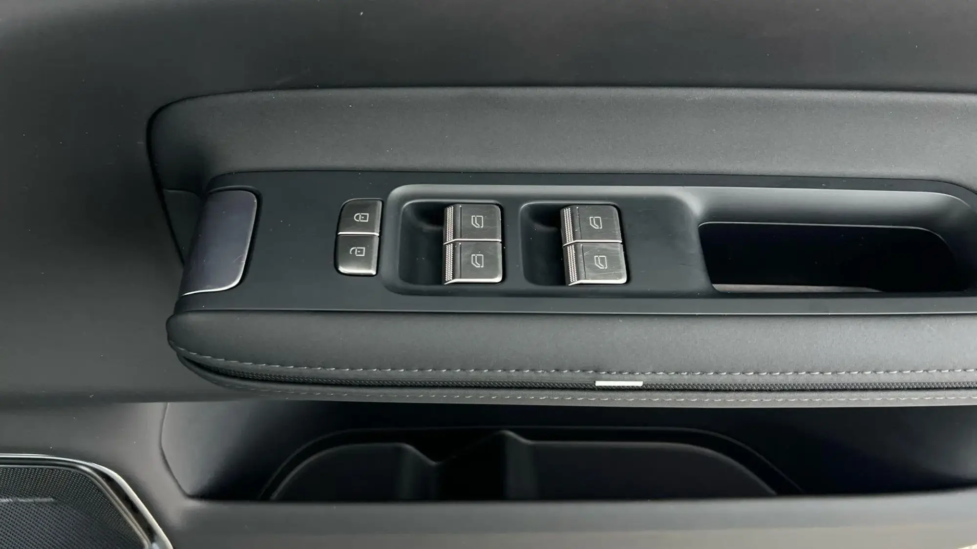 Polestar 4 SUV Image 33 Polestar 4 SUV Image 33