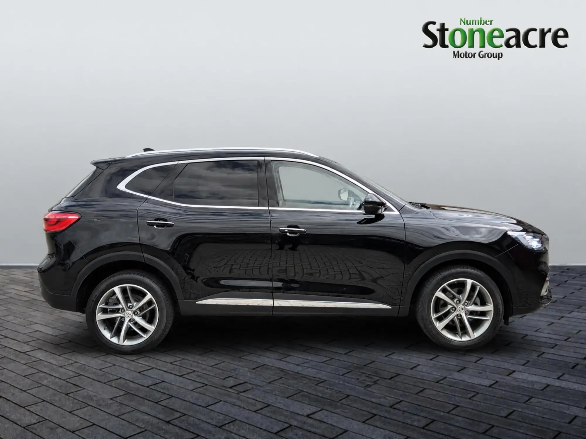 MG HS 1.5 T-GDI Exclusive SUV 5dr Petrol DCT Euro 6 (s/s) (162 ps) YF72XAB Image 2 MG HS 1.5 T-GDI Exclusive SUV 5dr Petrol DCT Euro 6 (s/s) (162 ps) YF72XAB Image 2