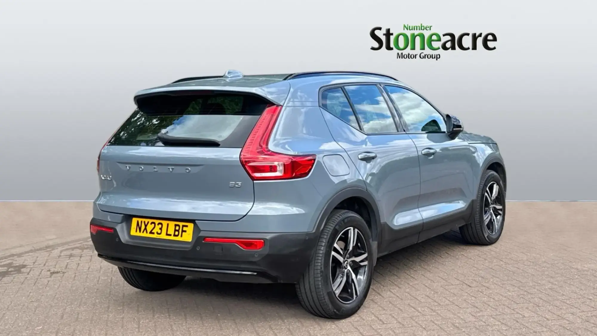 Volvo XC40 2.0 B3P Plus Dark 5dr Auto NX23LBF Image 2