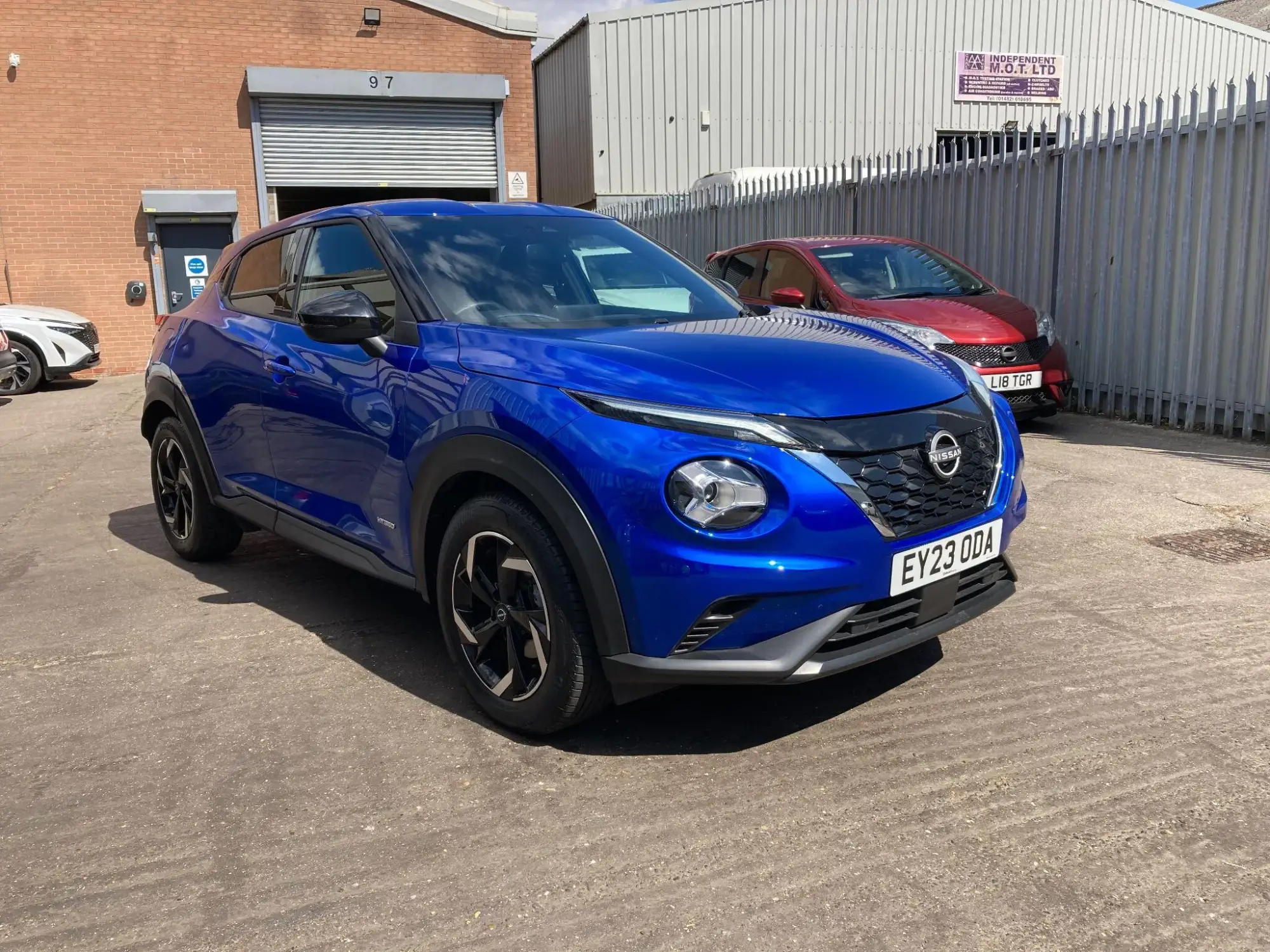 Nissan Juke Hybrid 1.6 N-Connecta Auto Euro 6 5dr EY23ODA Image 1