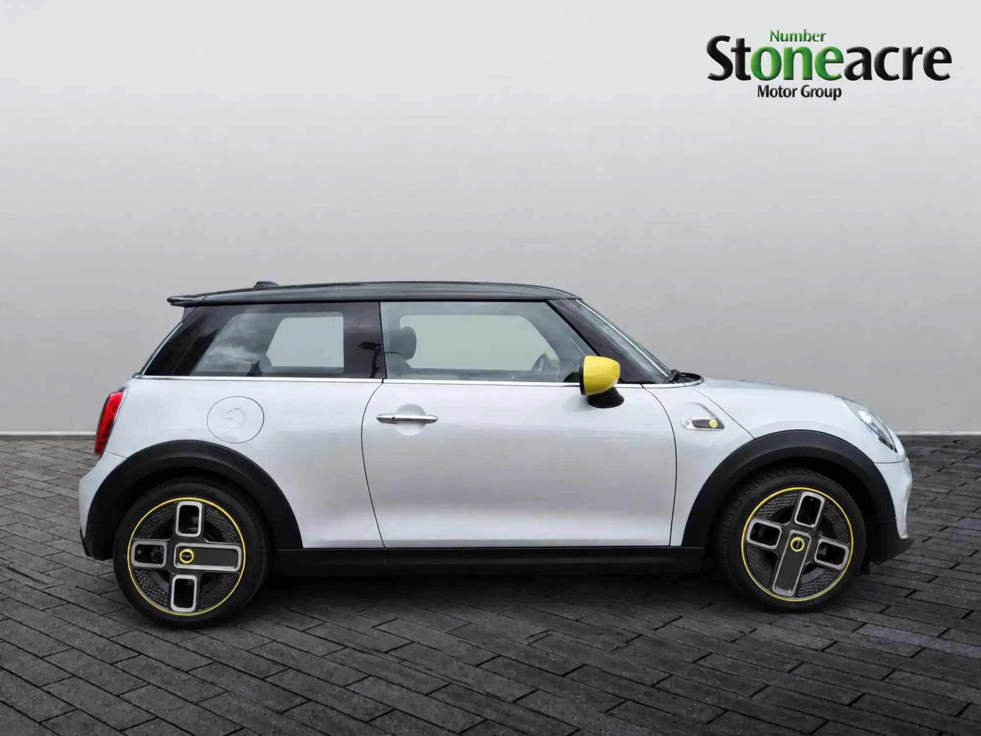 MINI Electric Hatch 32.6kWh Level 2 Auto 3dr YG20ULU Image 2