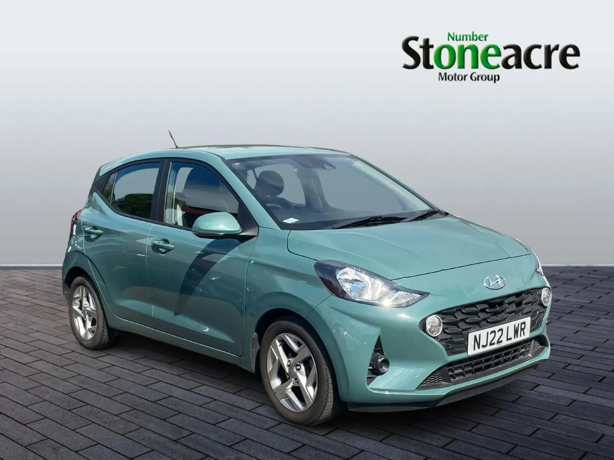 Hyundai i10 1.0 SE Connect Auto Euro 6 (s/s) 5dr NJ22LWR Image 1