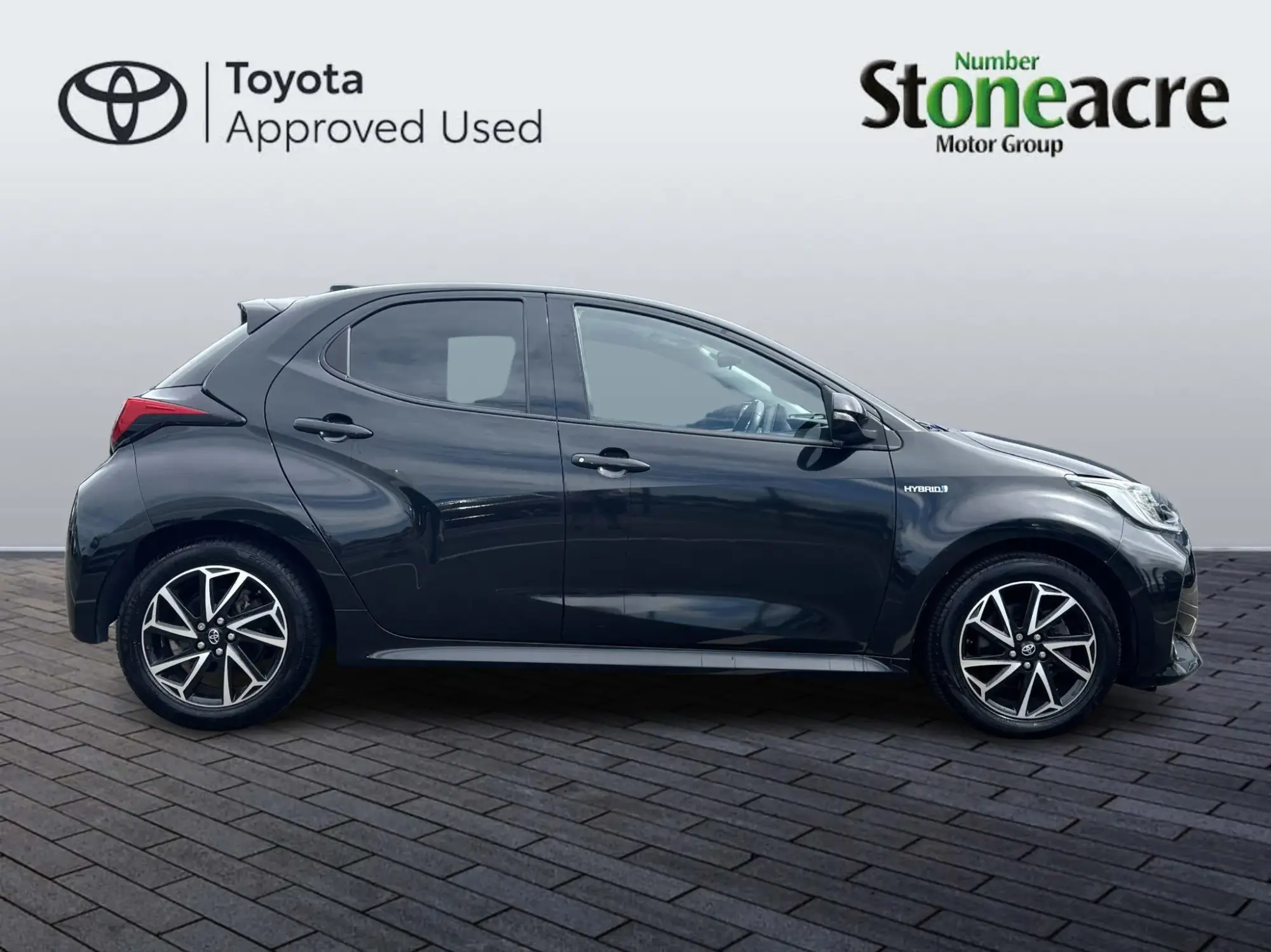 Toyota Yaris 1.5 Hybrid Design 5dr CVT ST21LNP Image 2