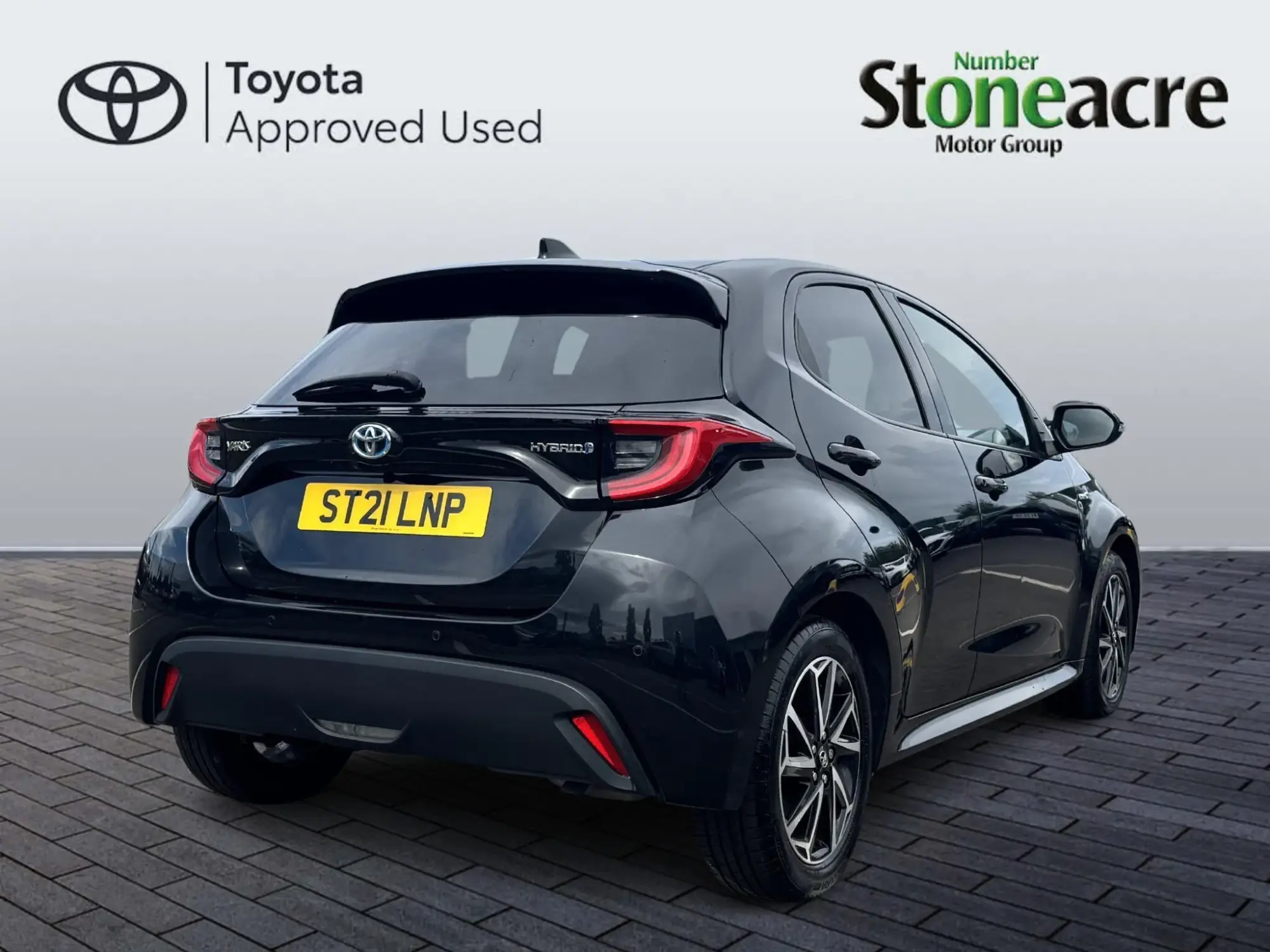 Toyota Yaris 1.5 Hybrid Design 5dr CVT ST21LNP Image 3