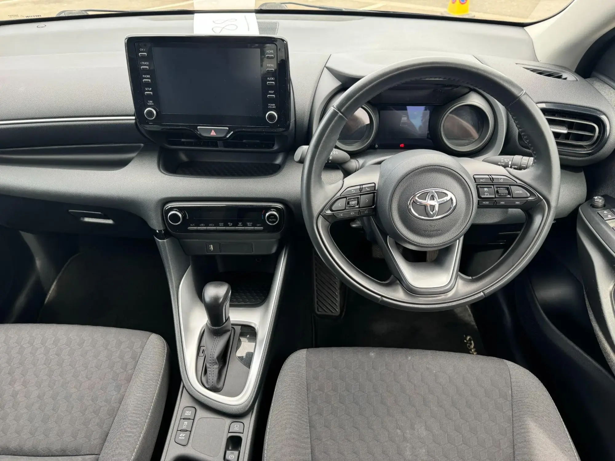 Toyota Yaris Image 15