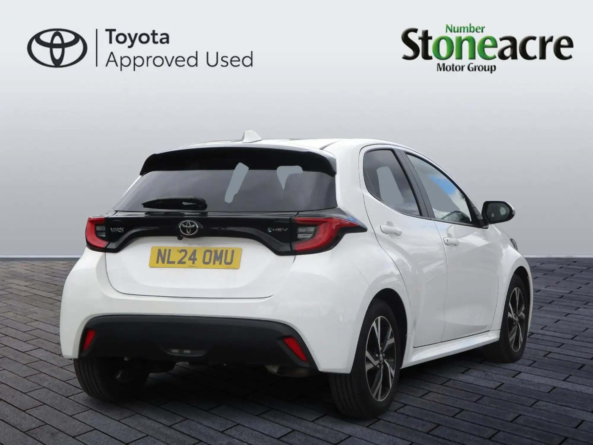 Toyota Yaris 1.5 Hybrid Design 5dr CVT NL24OMU Image 3