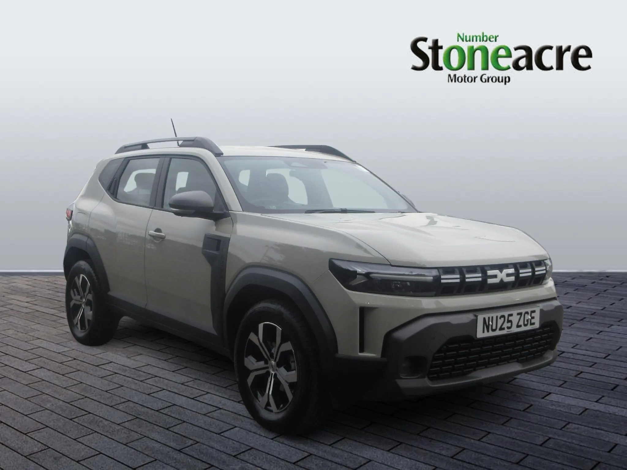 Dacia Duster listing photo