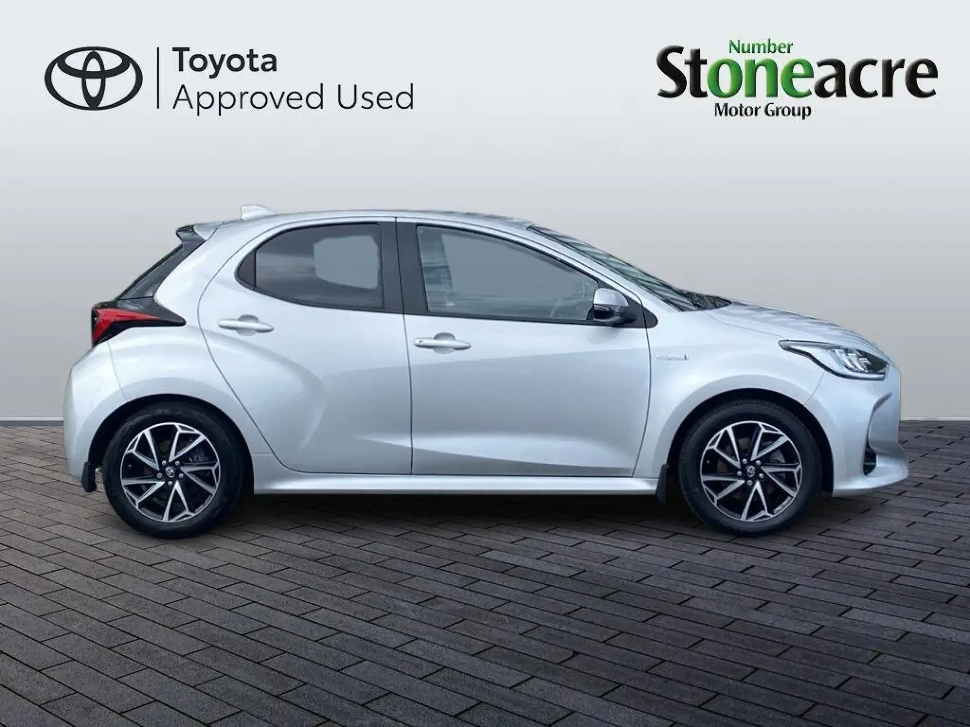 Toyota Yaris 1.5 Hybrid Design 5dr CVT NL21ZKK Image 2