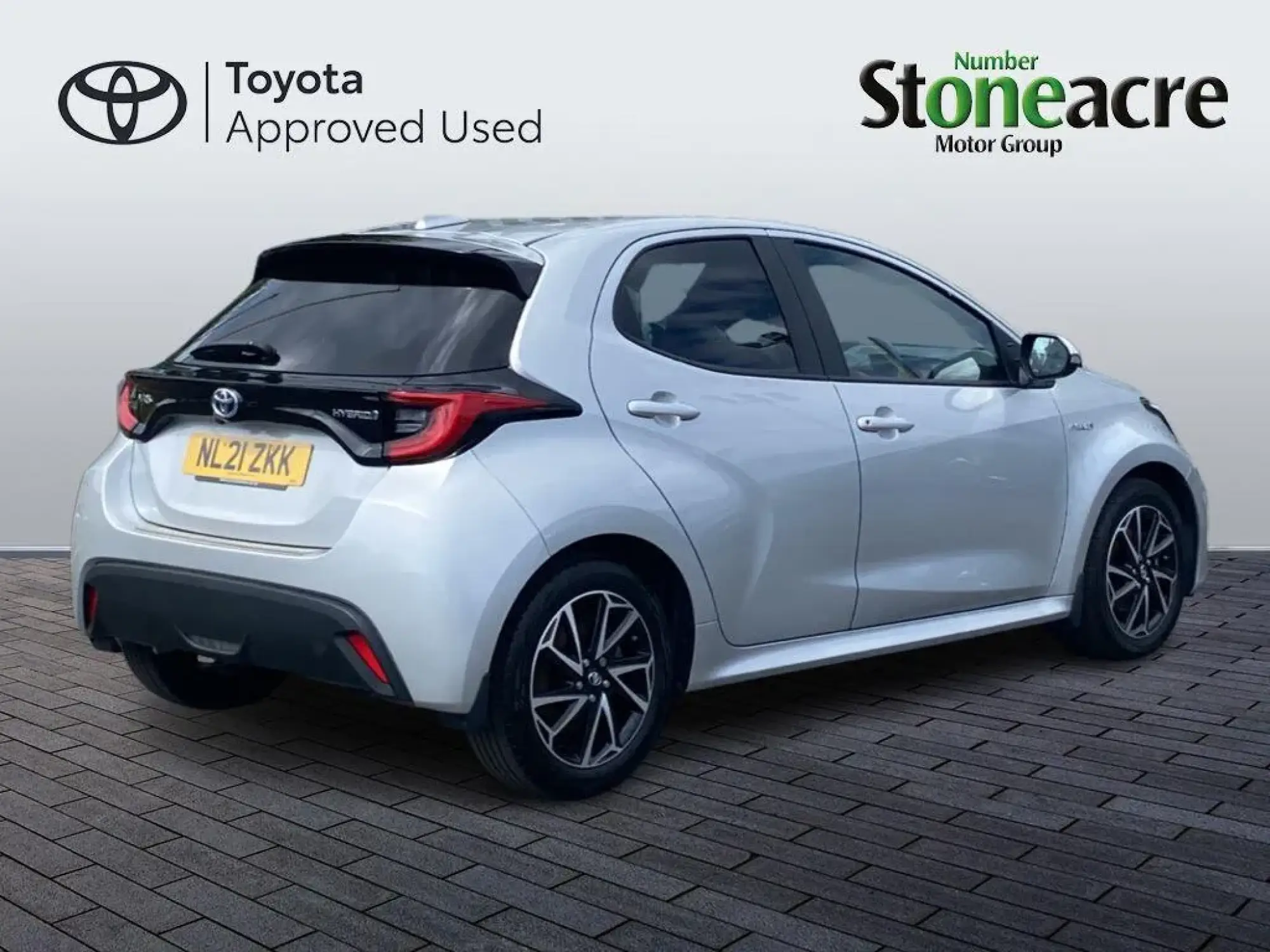 Toyota Yaris 1.5 Hybrid Design 5dr CVT NL21ZKK Image 3