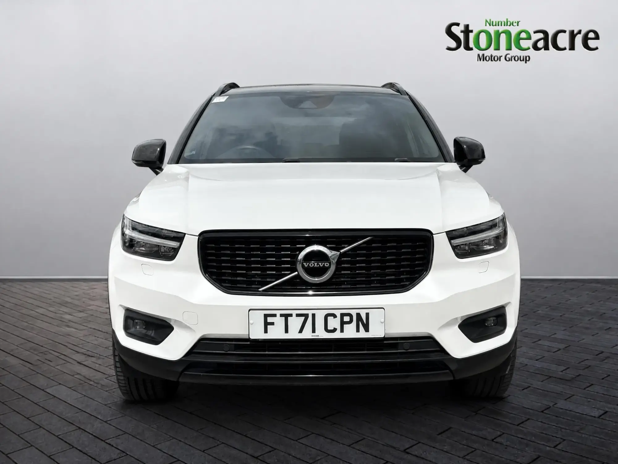 Volvo XC40 Recharge 1.5h T5 Recharge 10.7kWh Ultimate Dark SUV 5dr Petrol Plug-in Hybrid Auto Euro 6 (s/s) (262 ps) FT71CPN Image 2