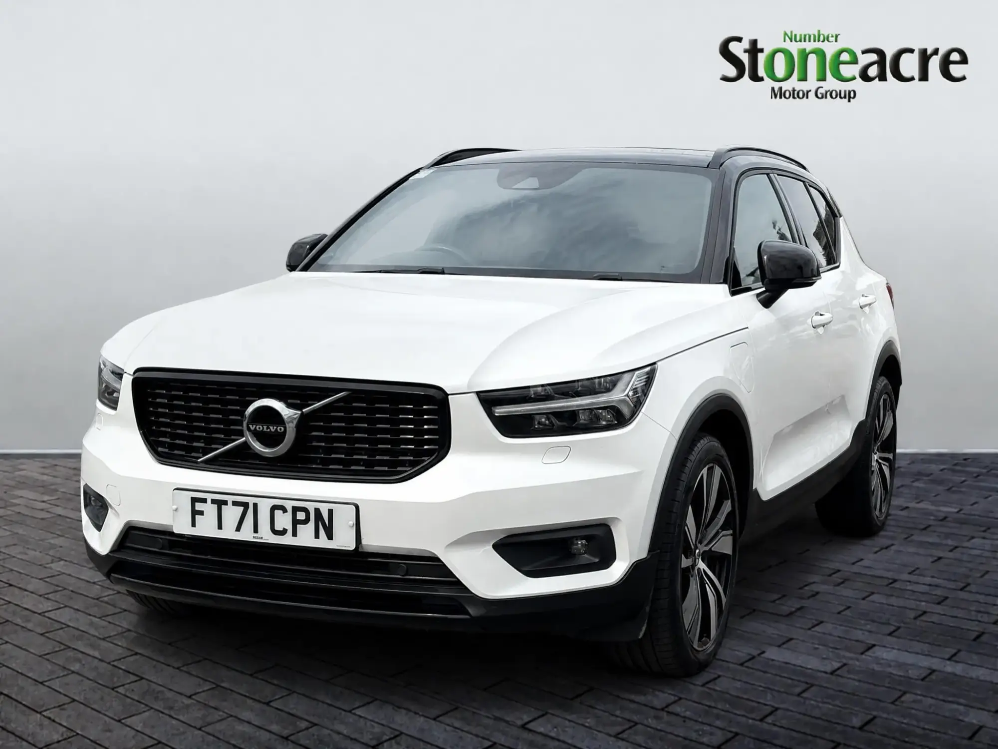 Volvo XC40 Recharge 1.5h T5 Recharge 10.7kWh Ultimate Dark SUV 5dr Petrol Plug-in Hybrid Auto Euro 6 (s/s) (262 ps) FT71CPN Image 3