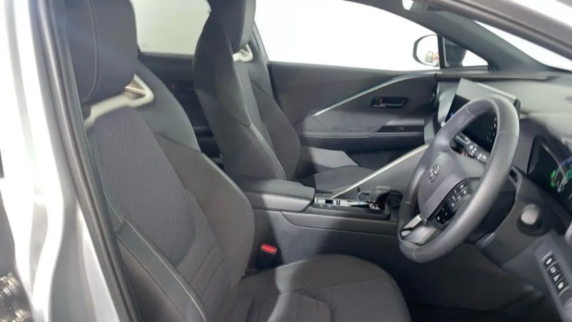 Toyota C-HR Plug-in Hybrid Image 11 Toyota C-HR Plug-in Hybrid Image 11