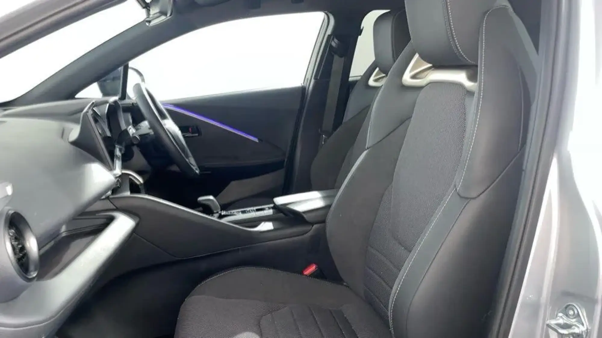 Toyota C-HR Plug-in Hybrid Image 13 Toyota C-HR Plug-in Hybrid Image 13