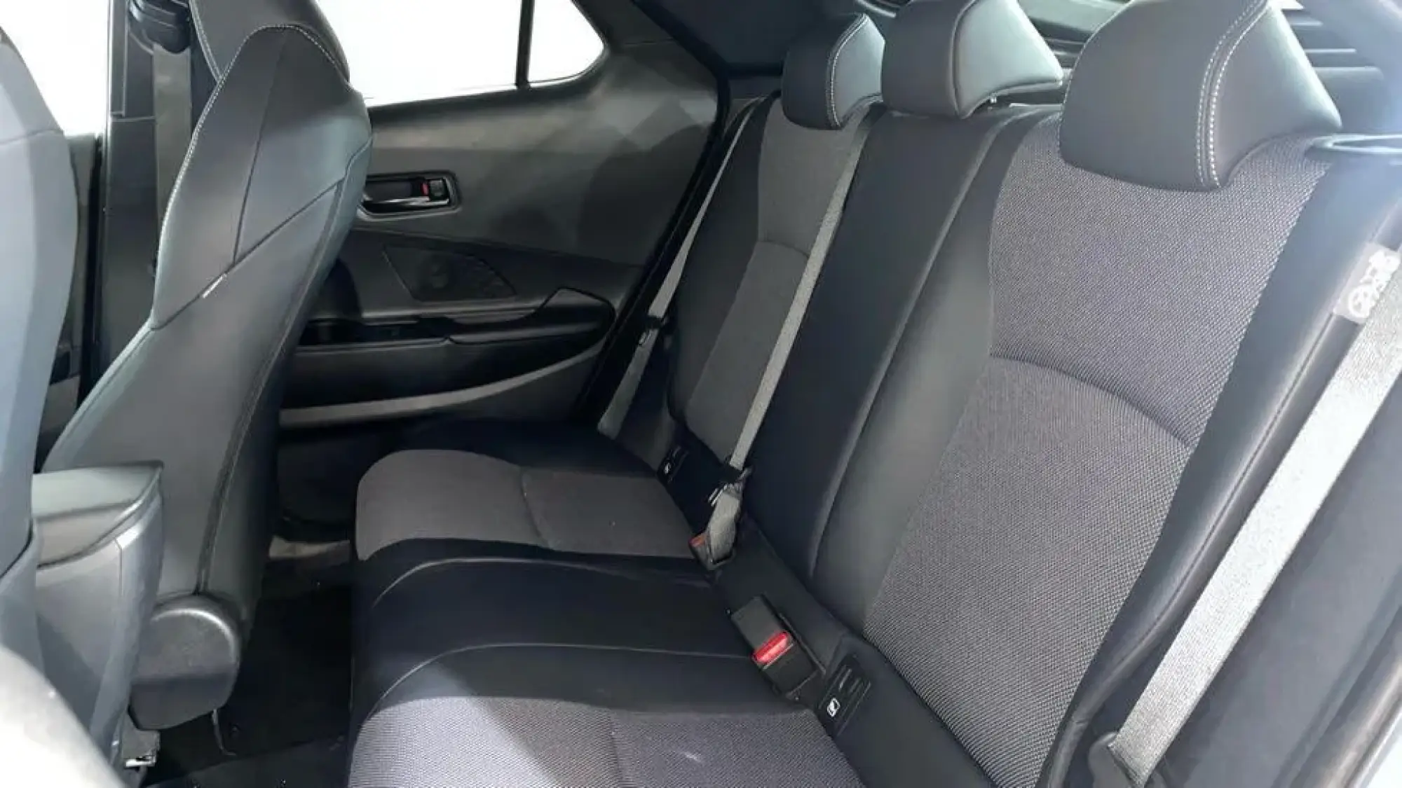Toyota C-HR Plug-in Hybrid Image 17 Toyota C-HR Plug-in Hybrid Image 17