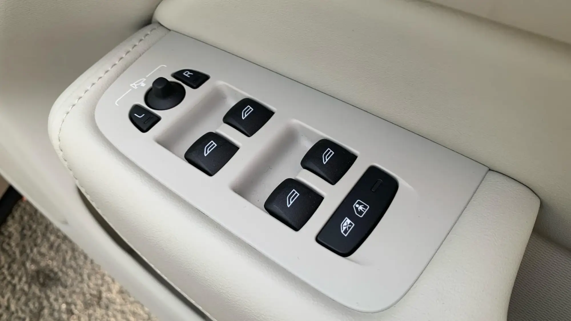 Volvo XC60 Image 24
