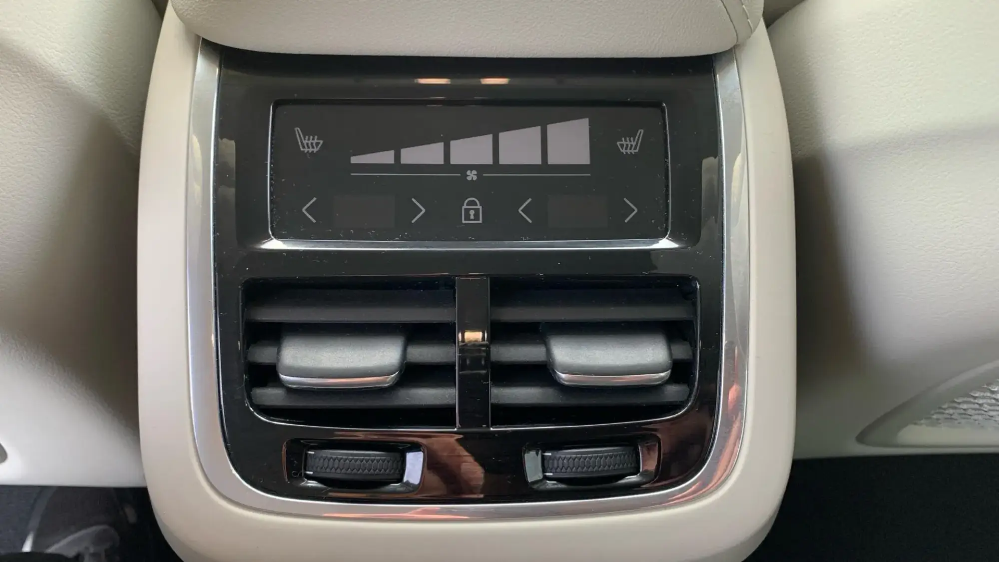 Volvo XC60 Image 36