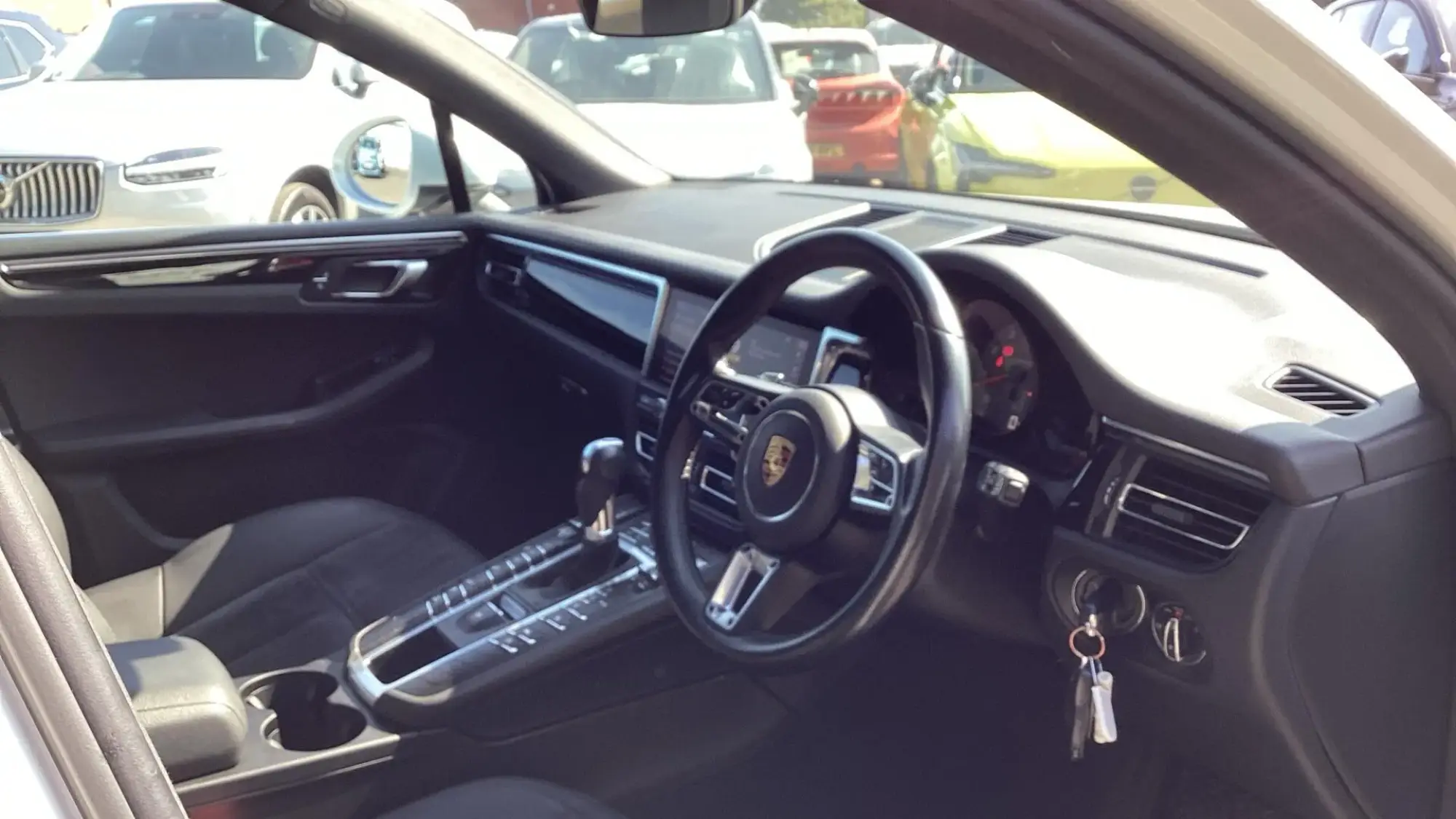 Porsche Macan Image 4 Porsche Macan Image 4