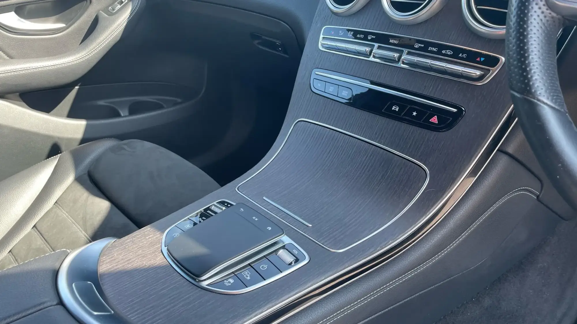 Mercedes-Benz GLC Image 24 Mercedes-Benz GLC Image 24