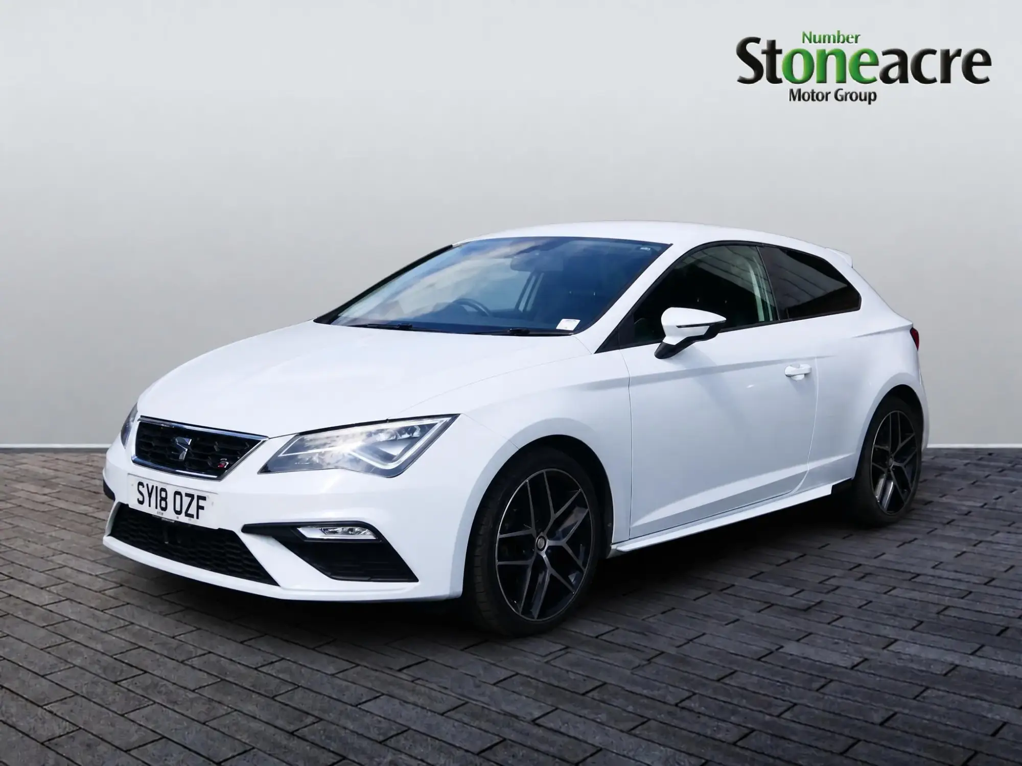 SEAT Leon 1.4 TSI FR Titanium Technology Sport Coupe Euro 6 (s/s) 3dr SY18OZF Image 3