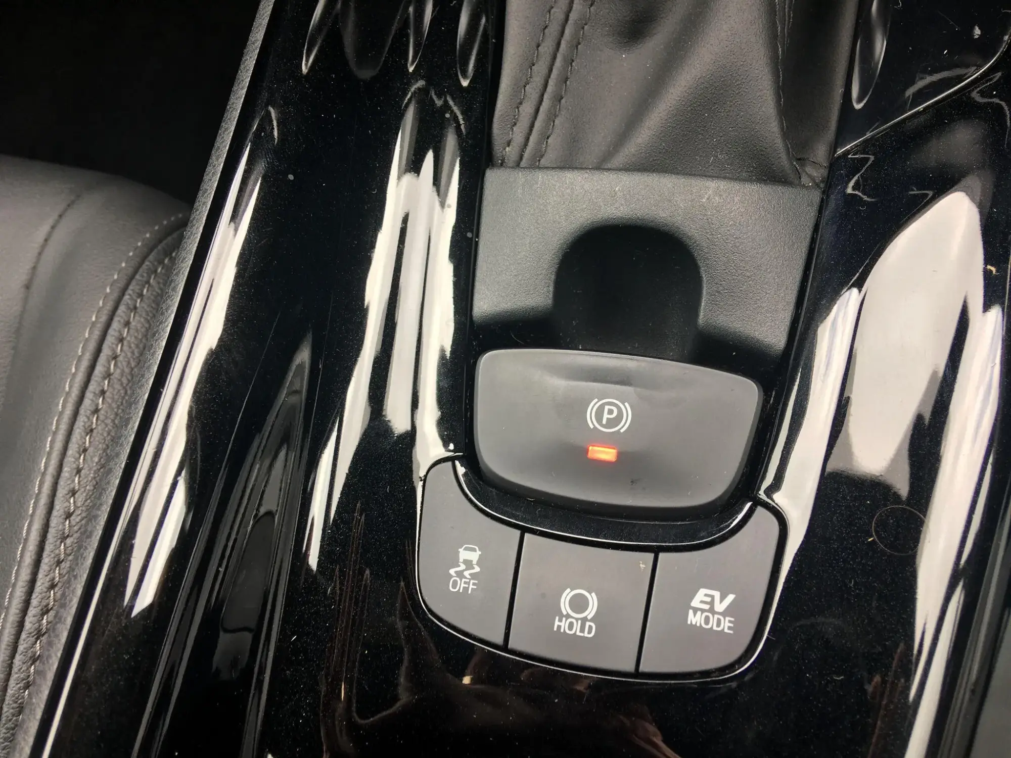 Toyota C-HR Self-Charging Hybrid Image 23 Toyota C-HR Self-Charging Hybrid Image 23